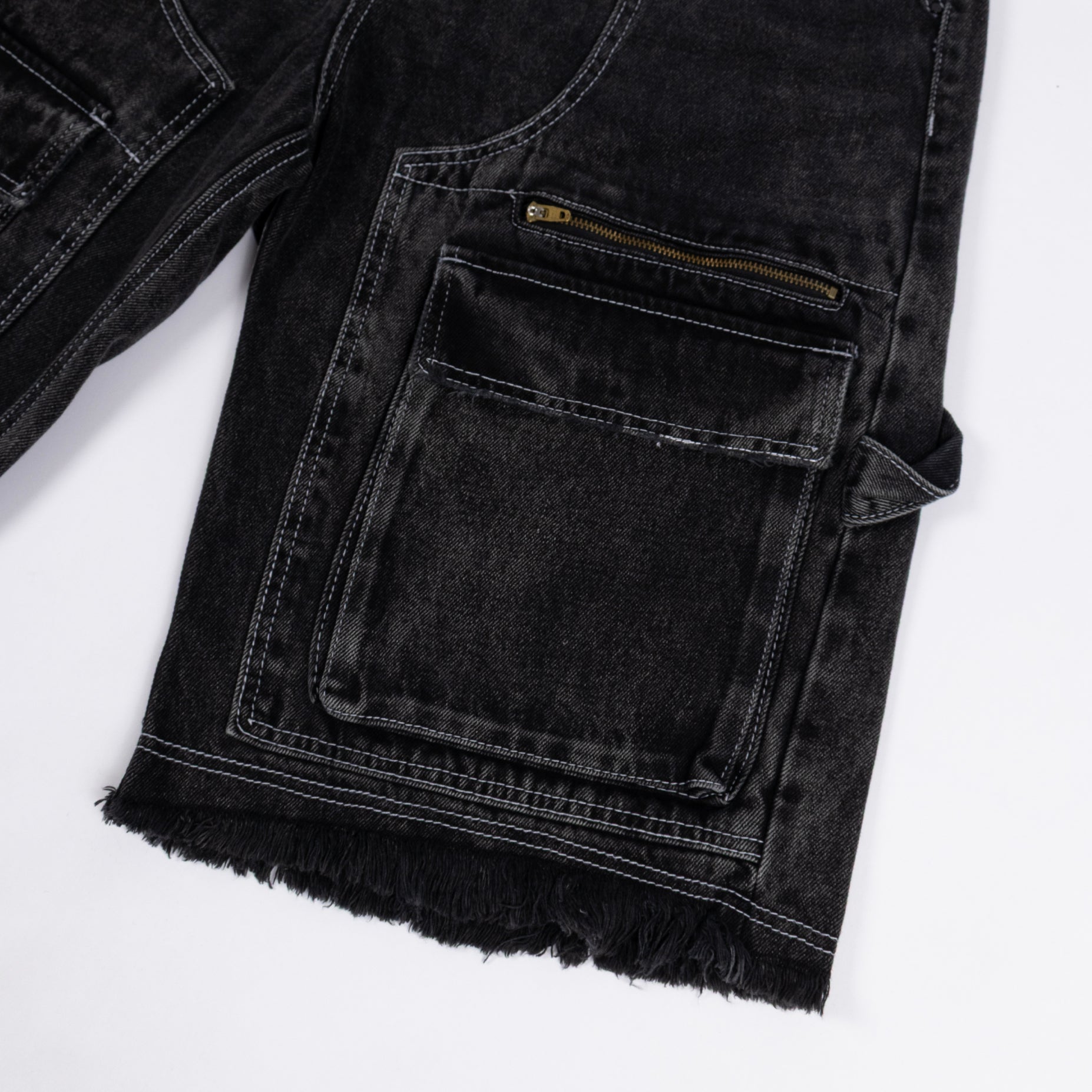 Bermuda hombre cargo oscura