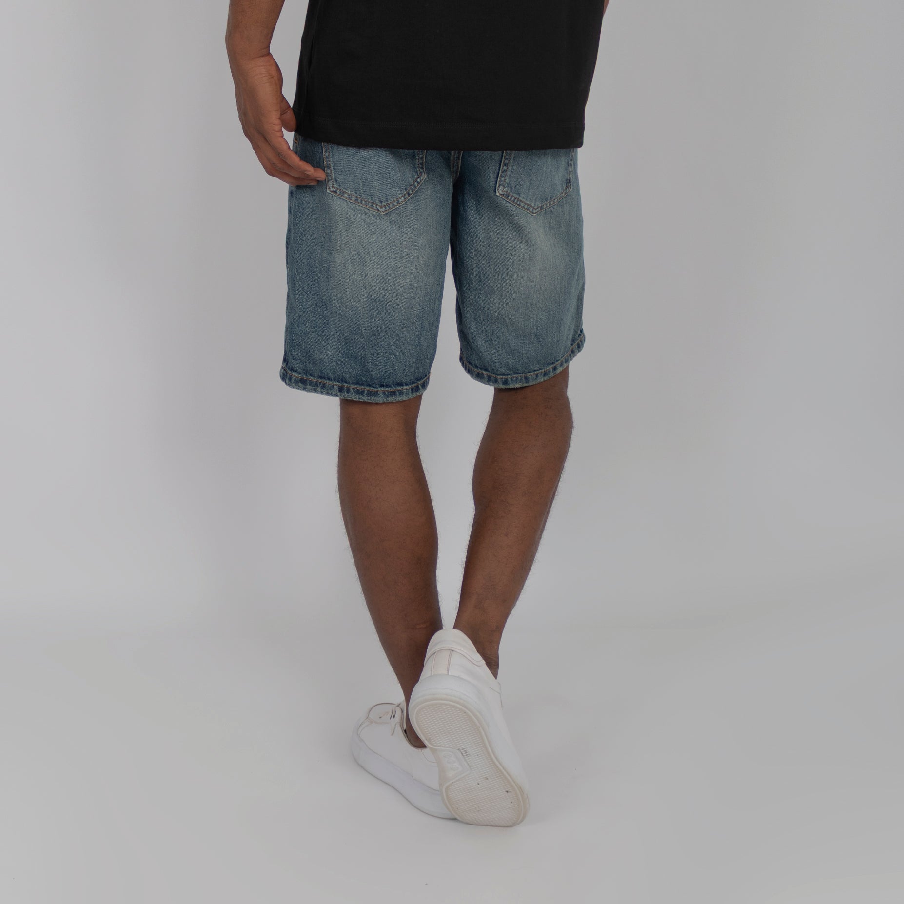 Bermuda hombre azul medio