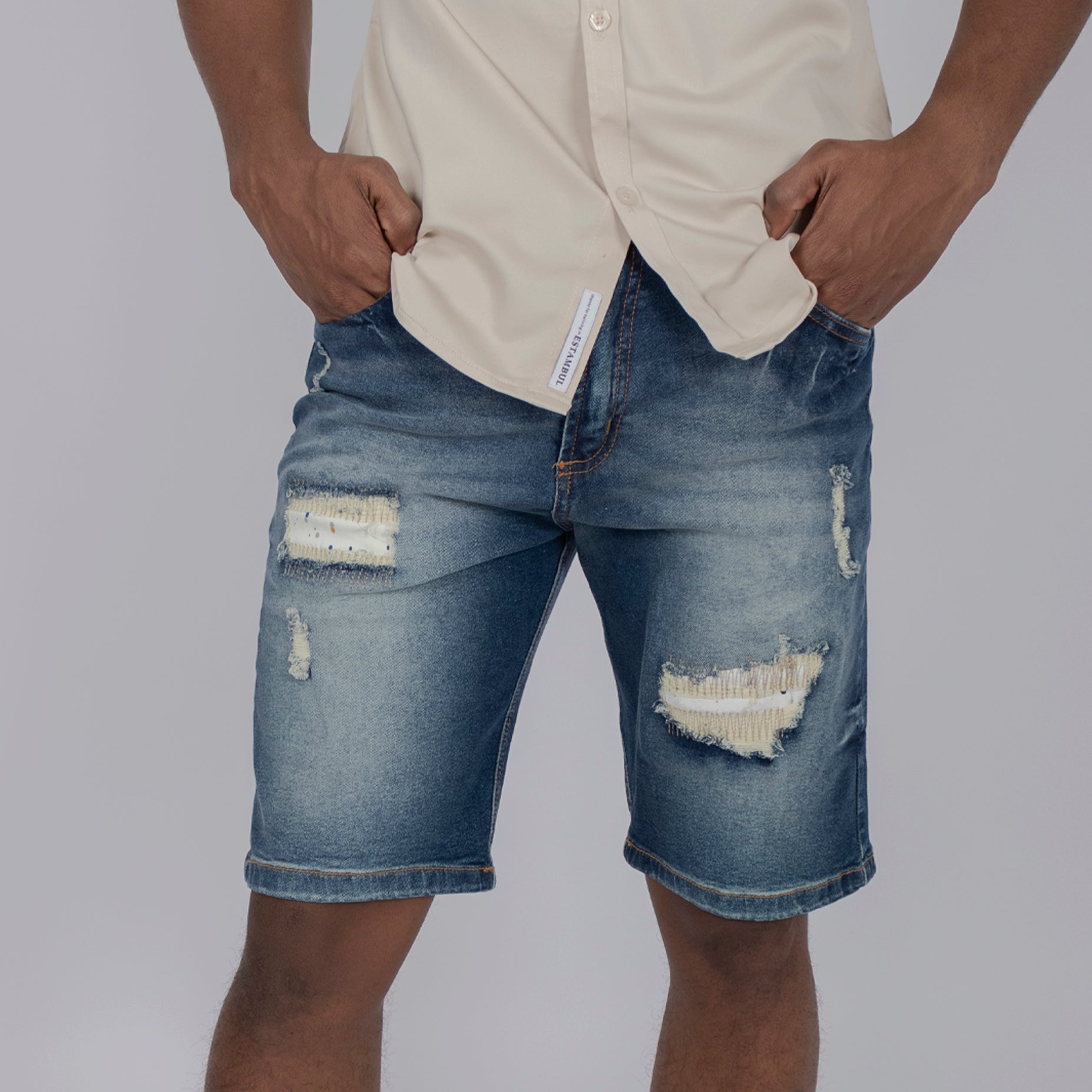 Bermuda hombre oscura con rotos