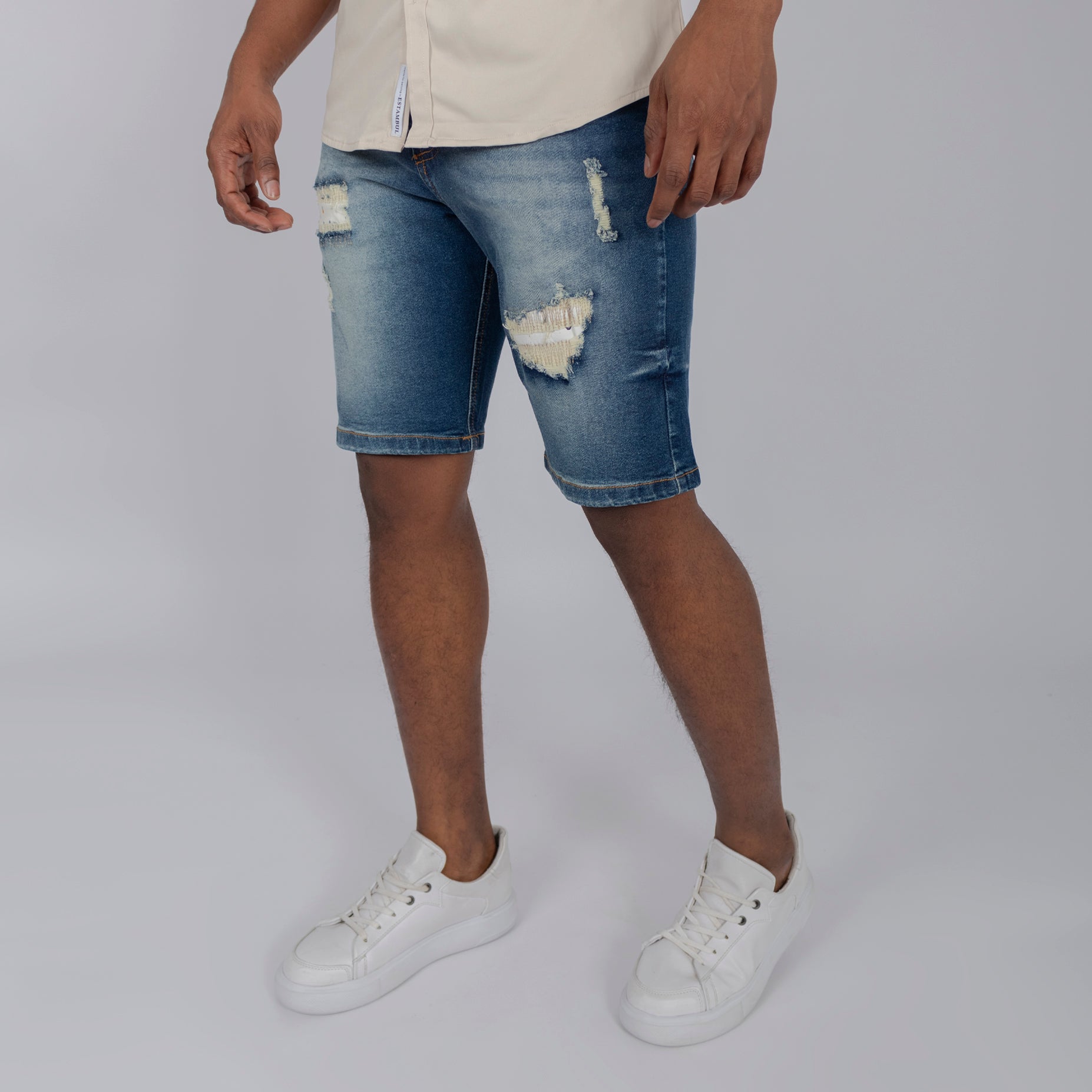 Bermuda hombre oscura con rotos