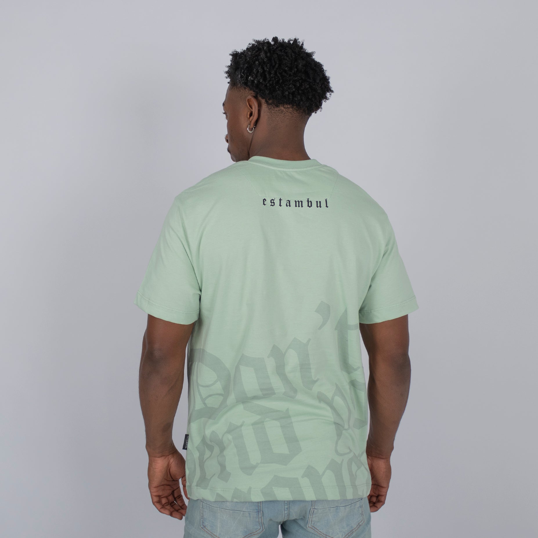 Camiseta regular hombre bordada spend