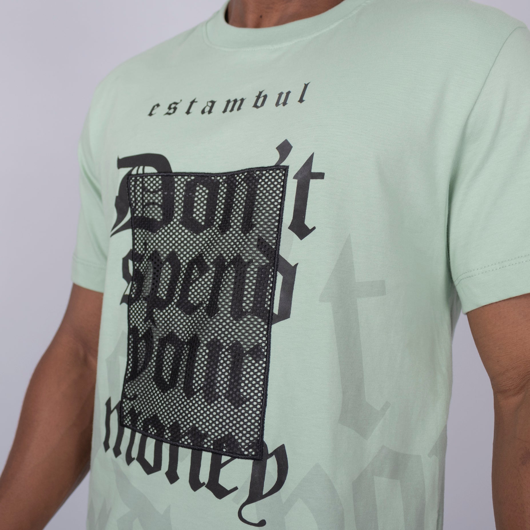 Camiseta regular hombre bordada spend