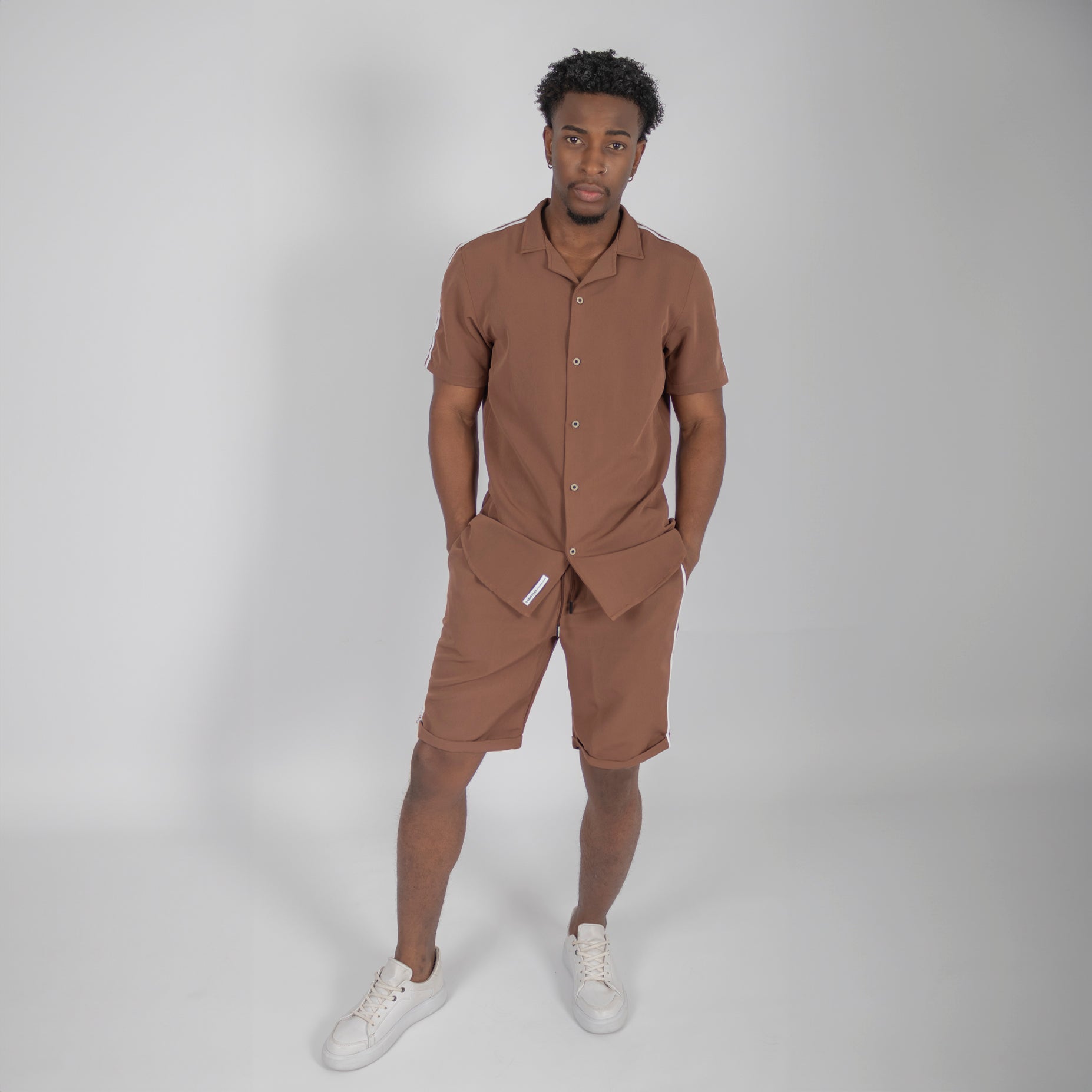 Conjunto hombre lineas