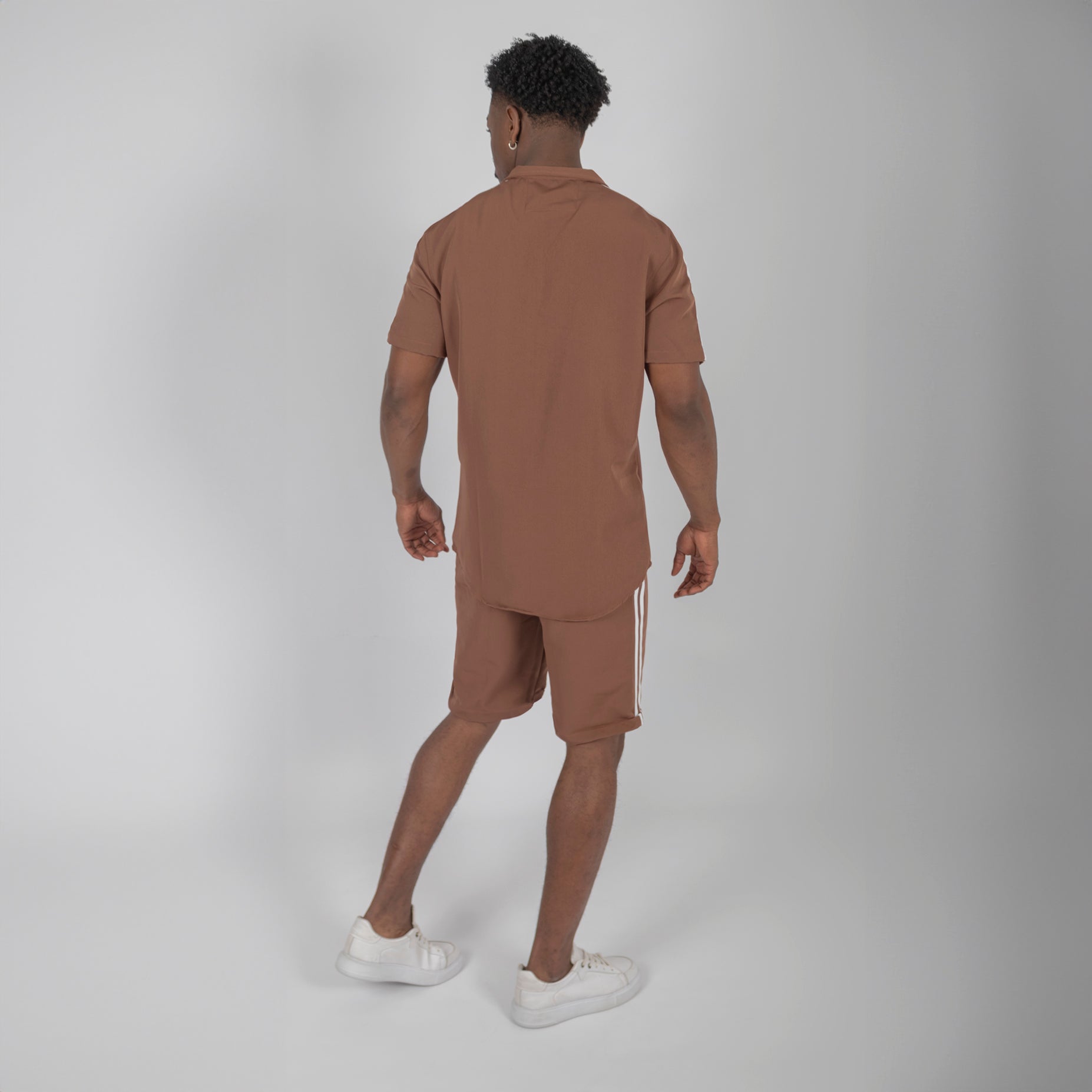 Conjunto hombre lineas