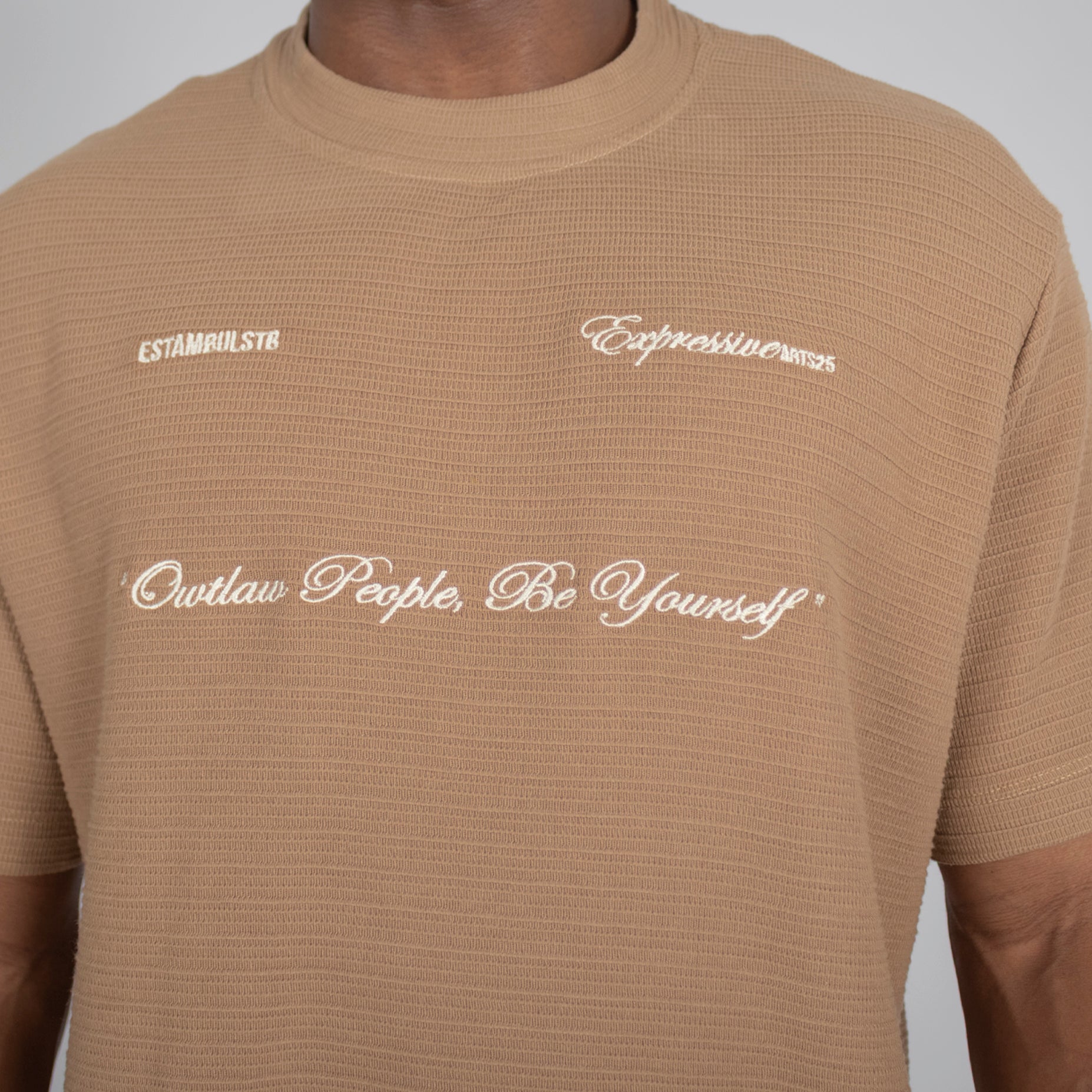 Conjunto hombre textura expresive kaki