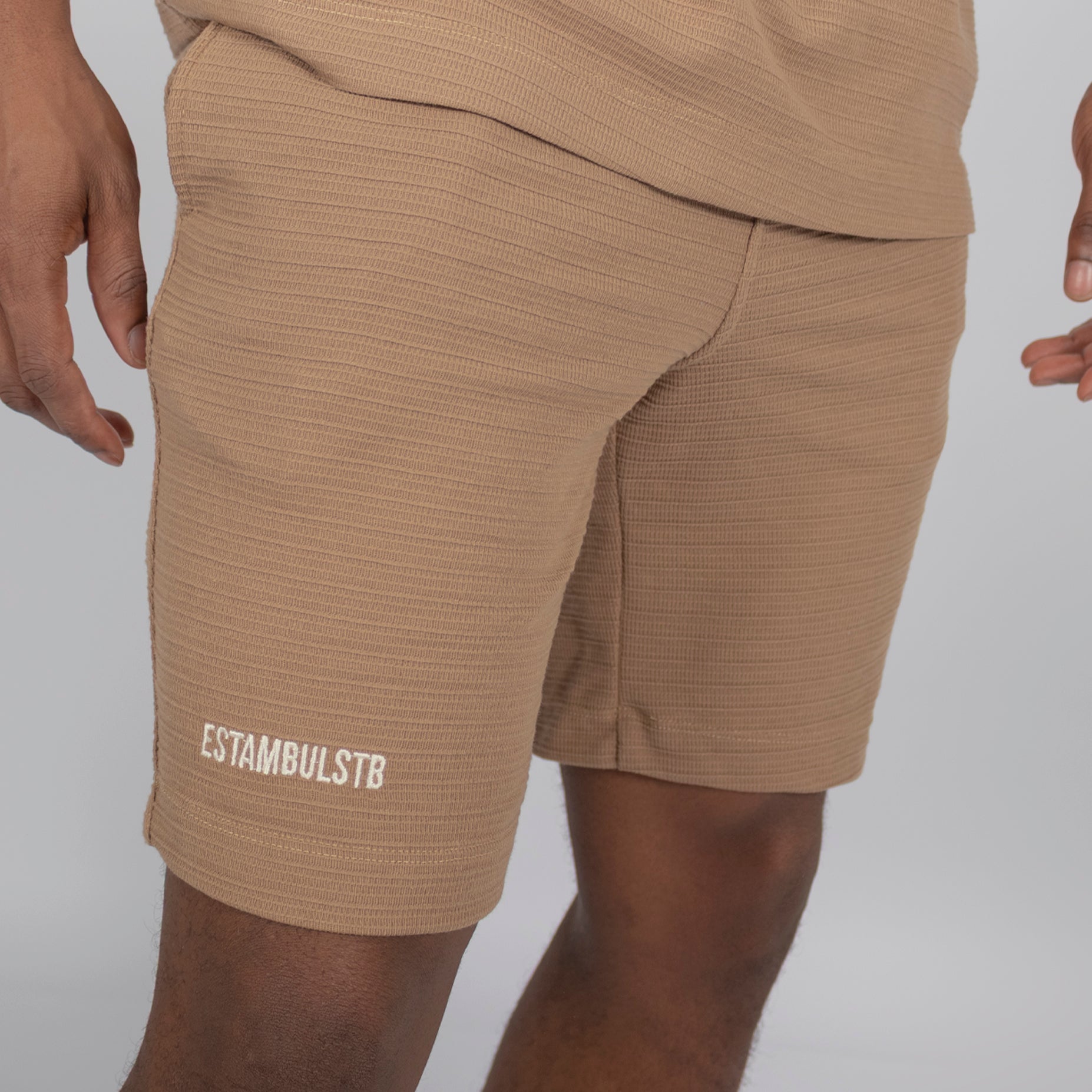 Conjunto hombre textura expresive kaki