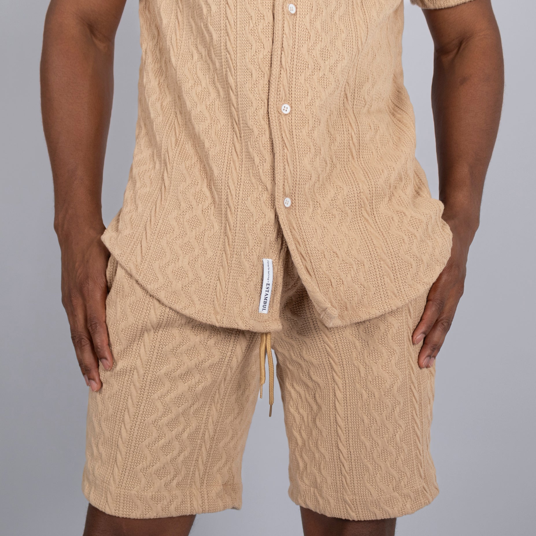 Conjunto hombre textura arena