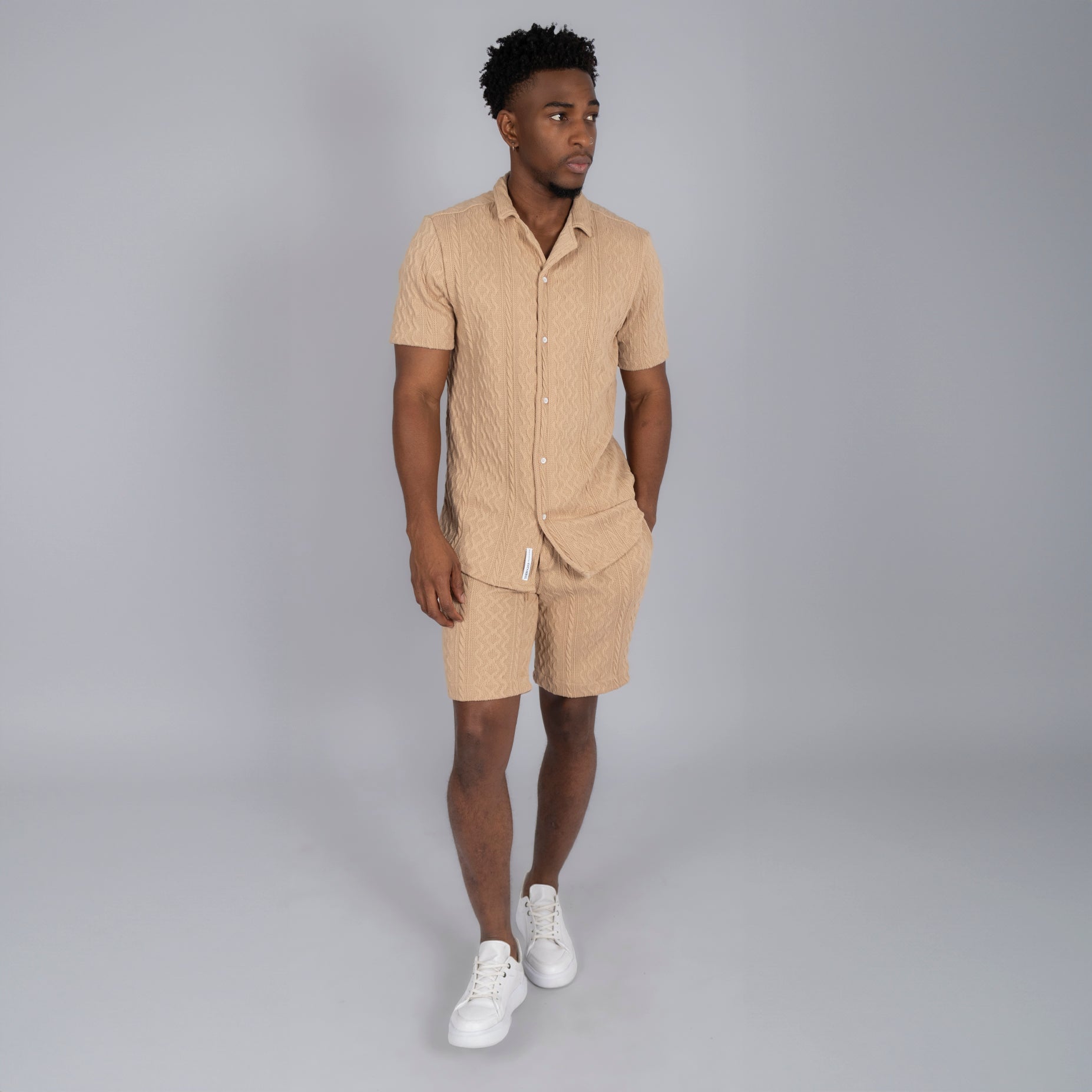 Conjunto hombre textura arena