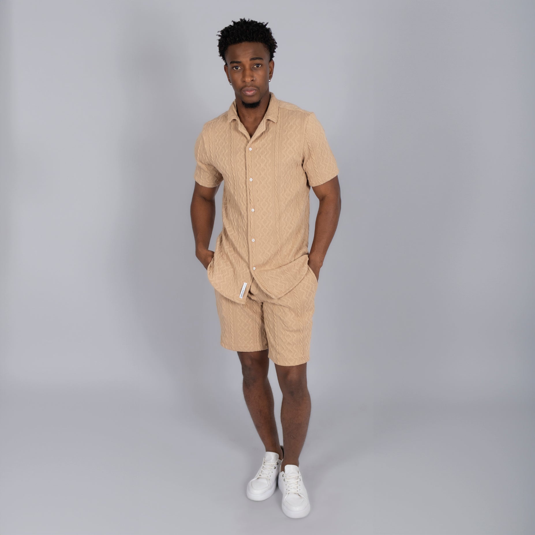 Conjunto hombre textura arena