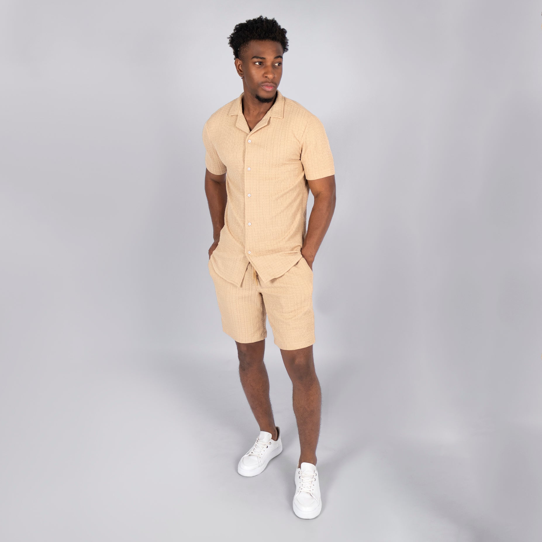 Conjunto hombre textura arena