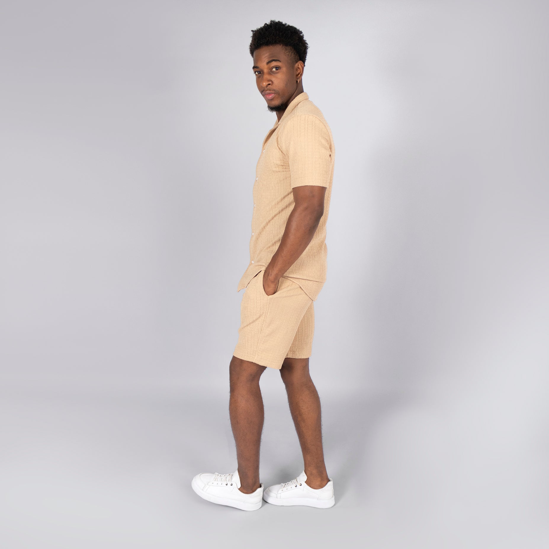 Conjunto hombre textura arena