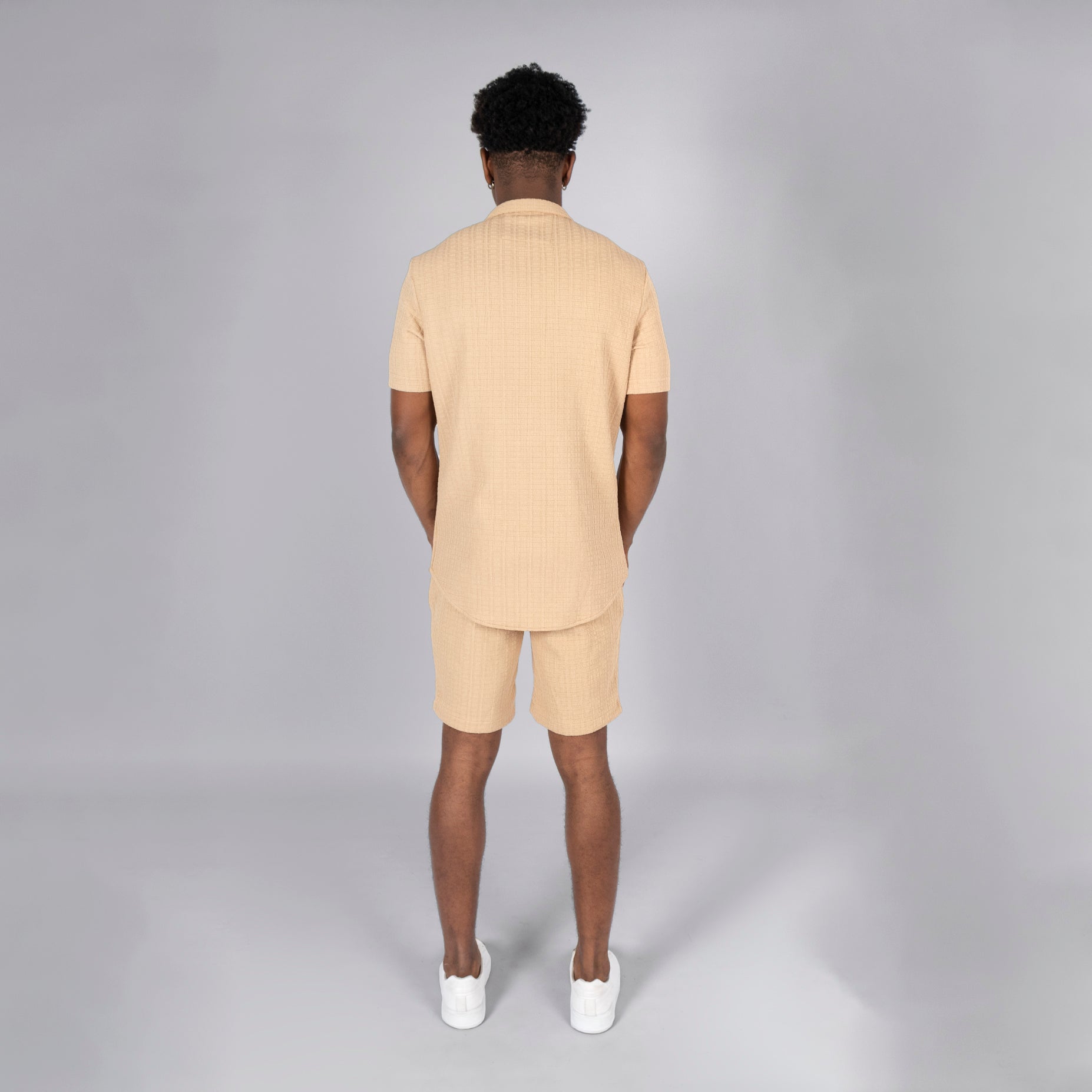 Conjunto hombre textura arena