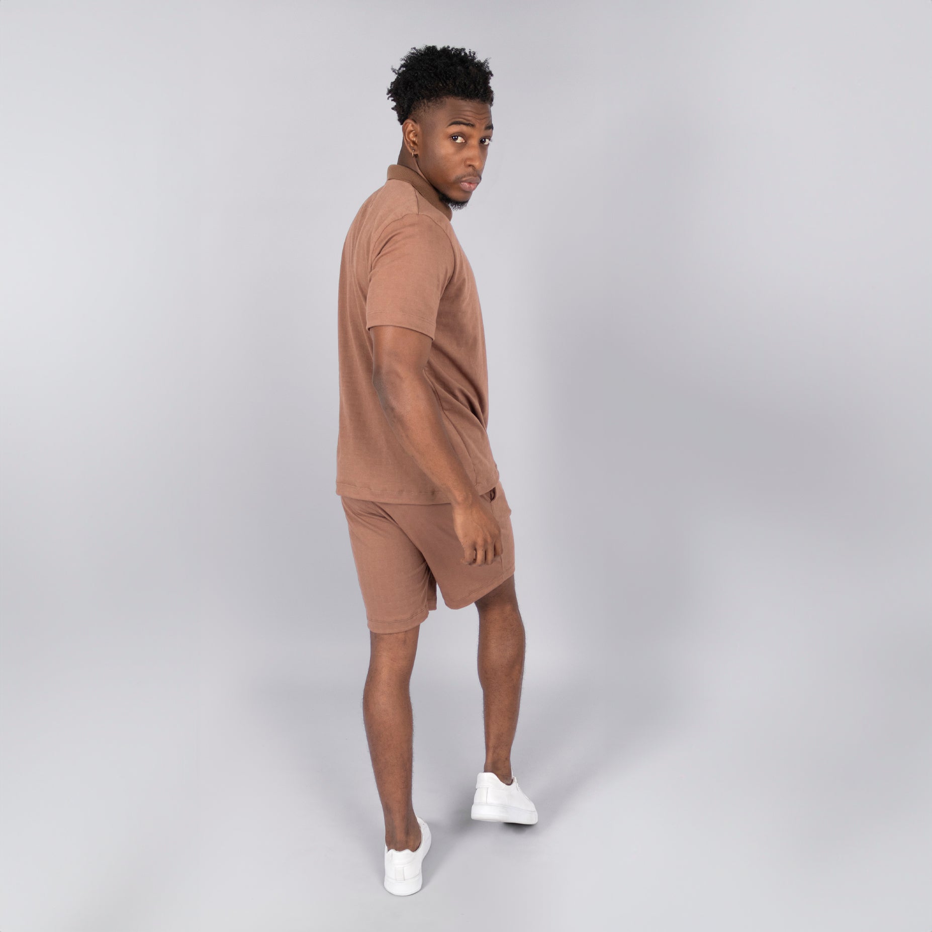 Conjunto hombre textura cierre cafe