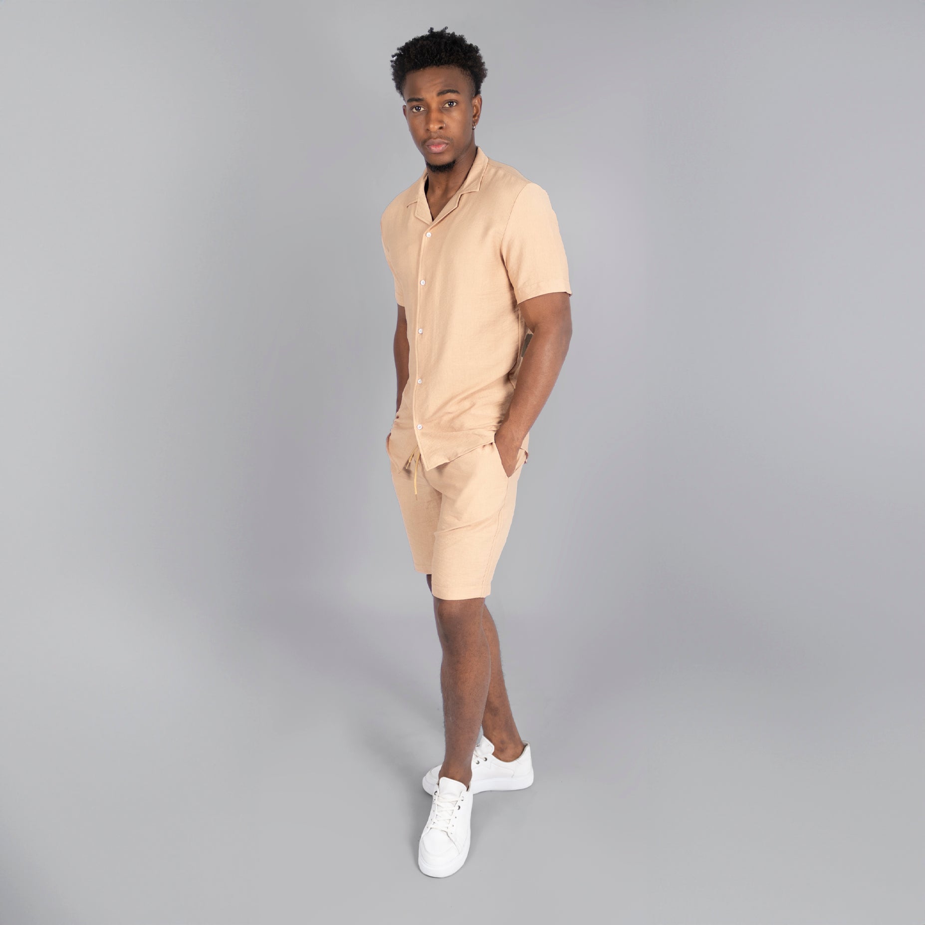 Conjunto hombre tela textura camel