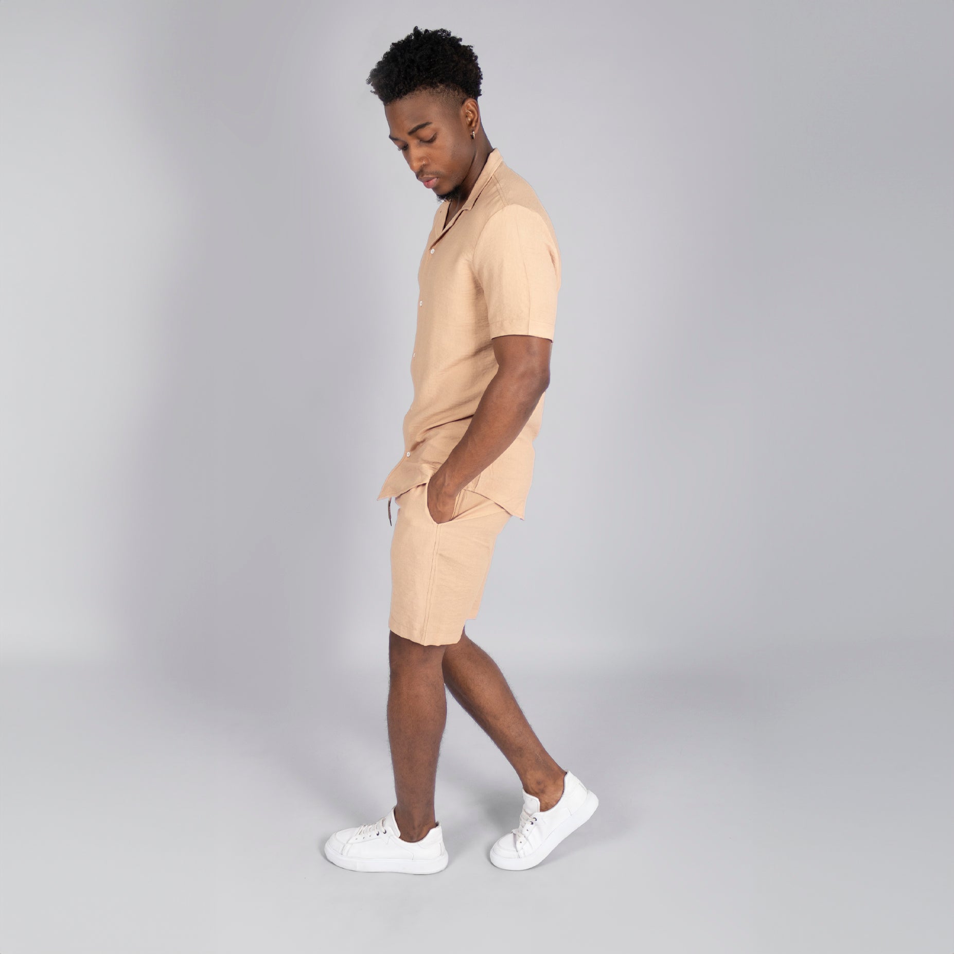 Conjunto hombre tela textura camel