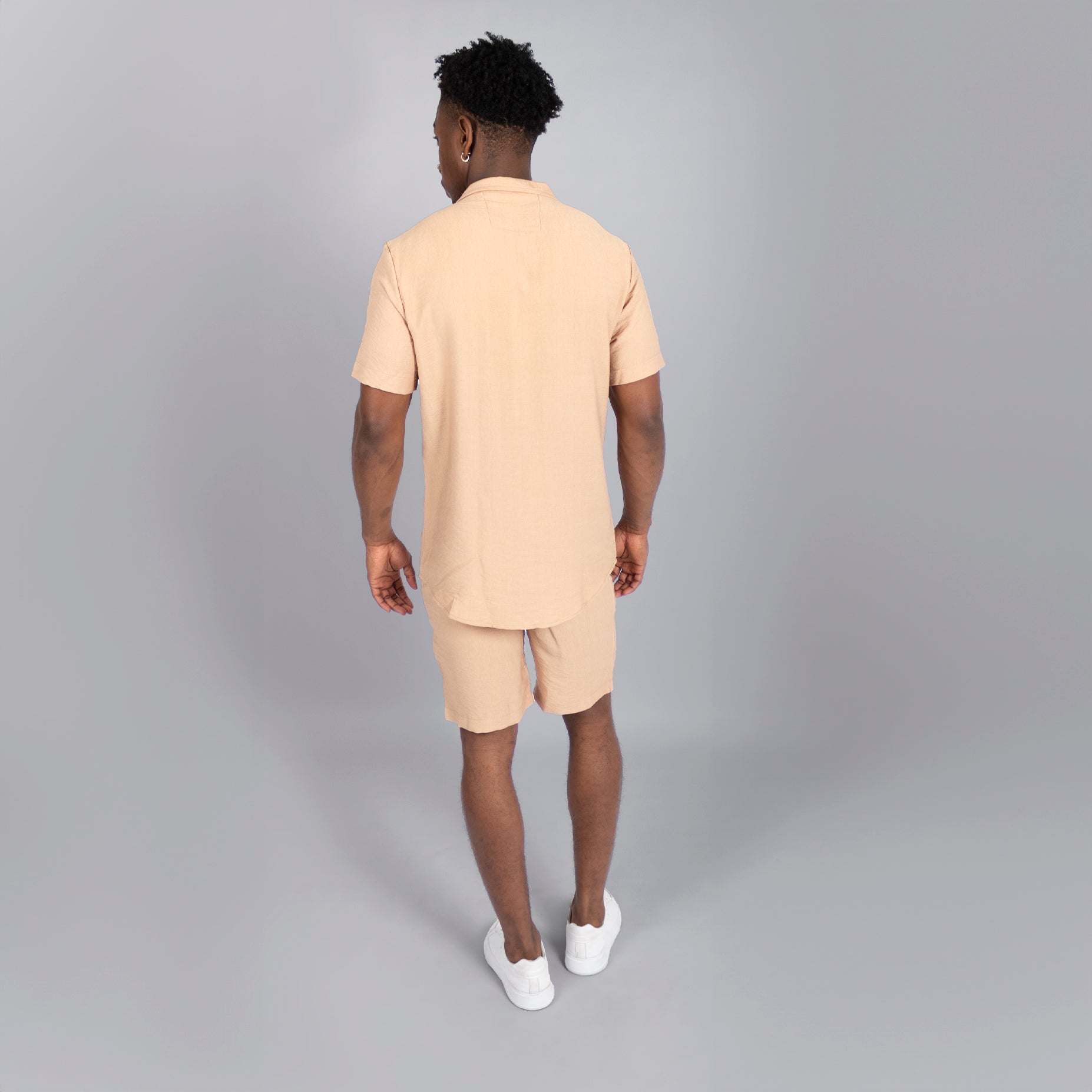 Conjunto hombre tela textura camel