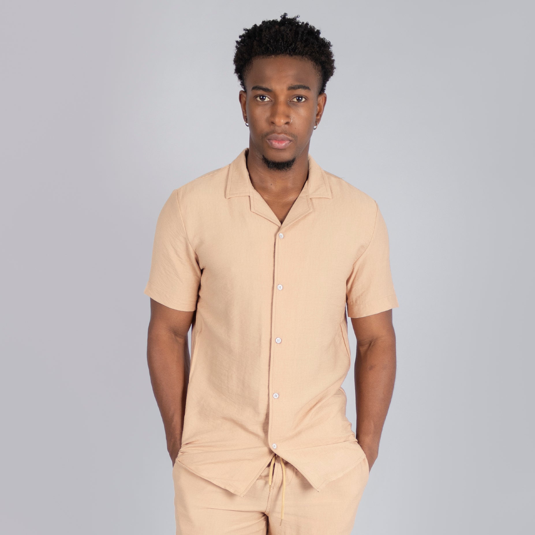 Conjunto hombre tela textura camel