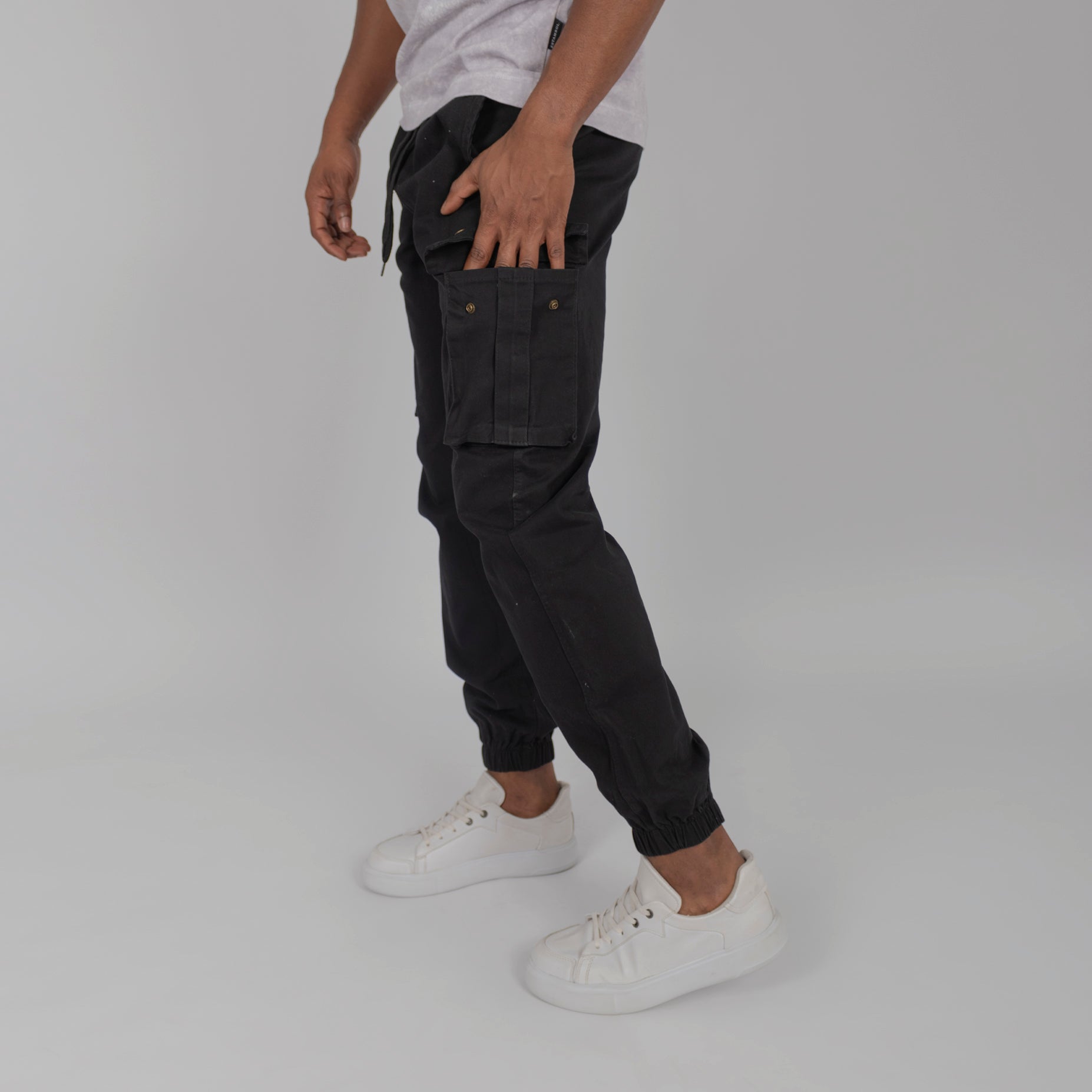 Jogger hombre cargo negro