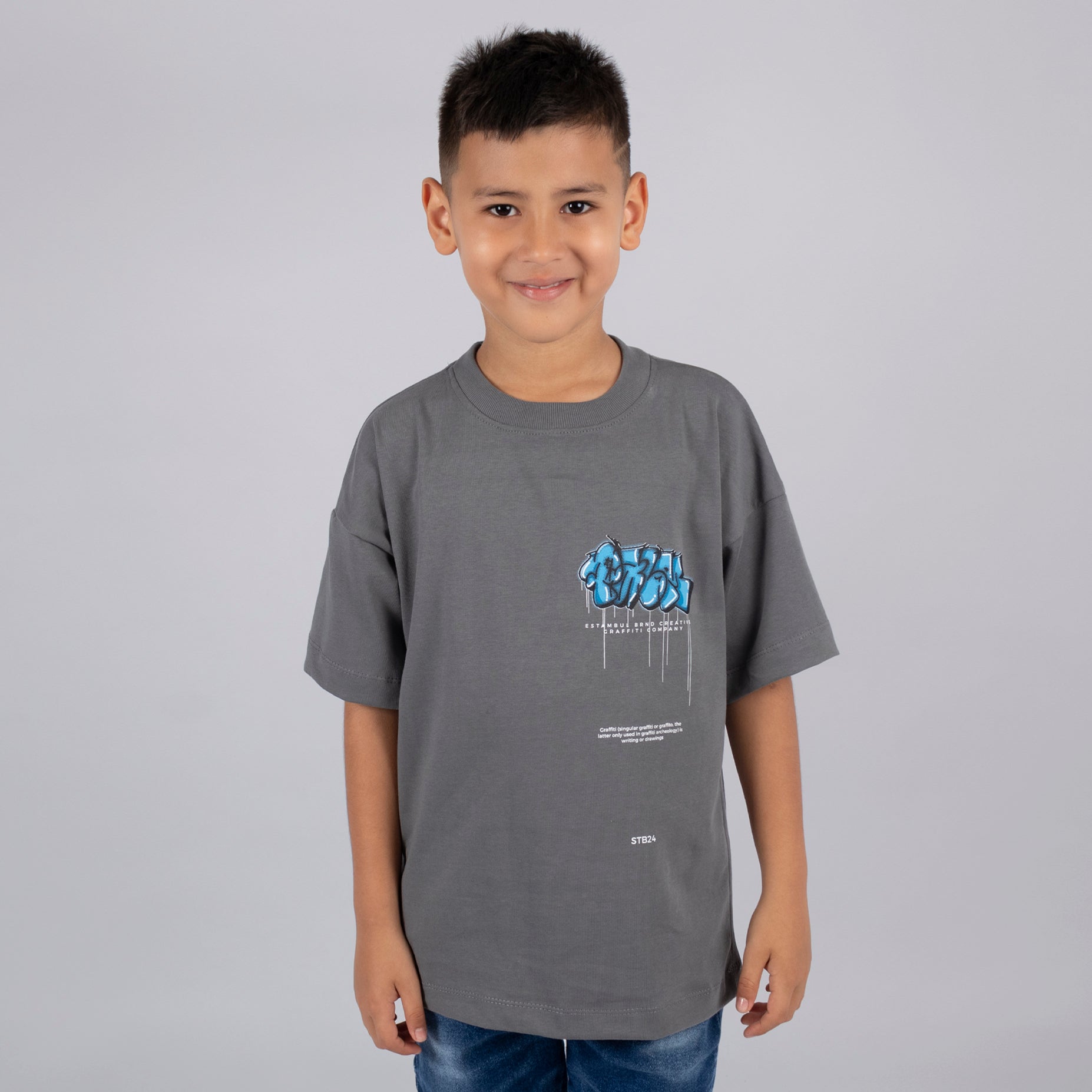 Oversize niño graffiti