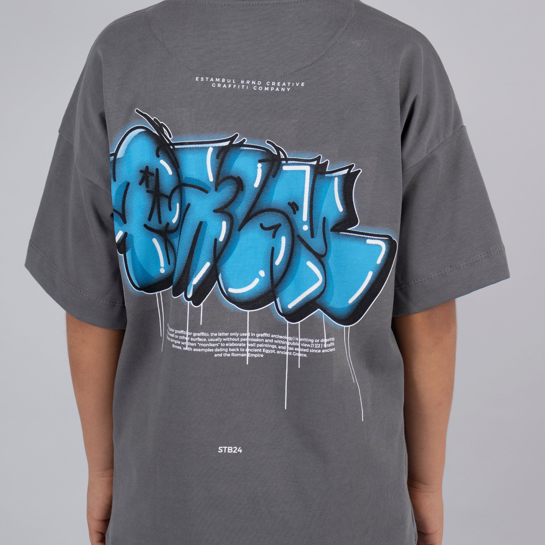 Oversize niño graffiti