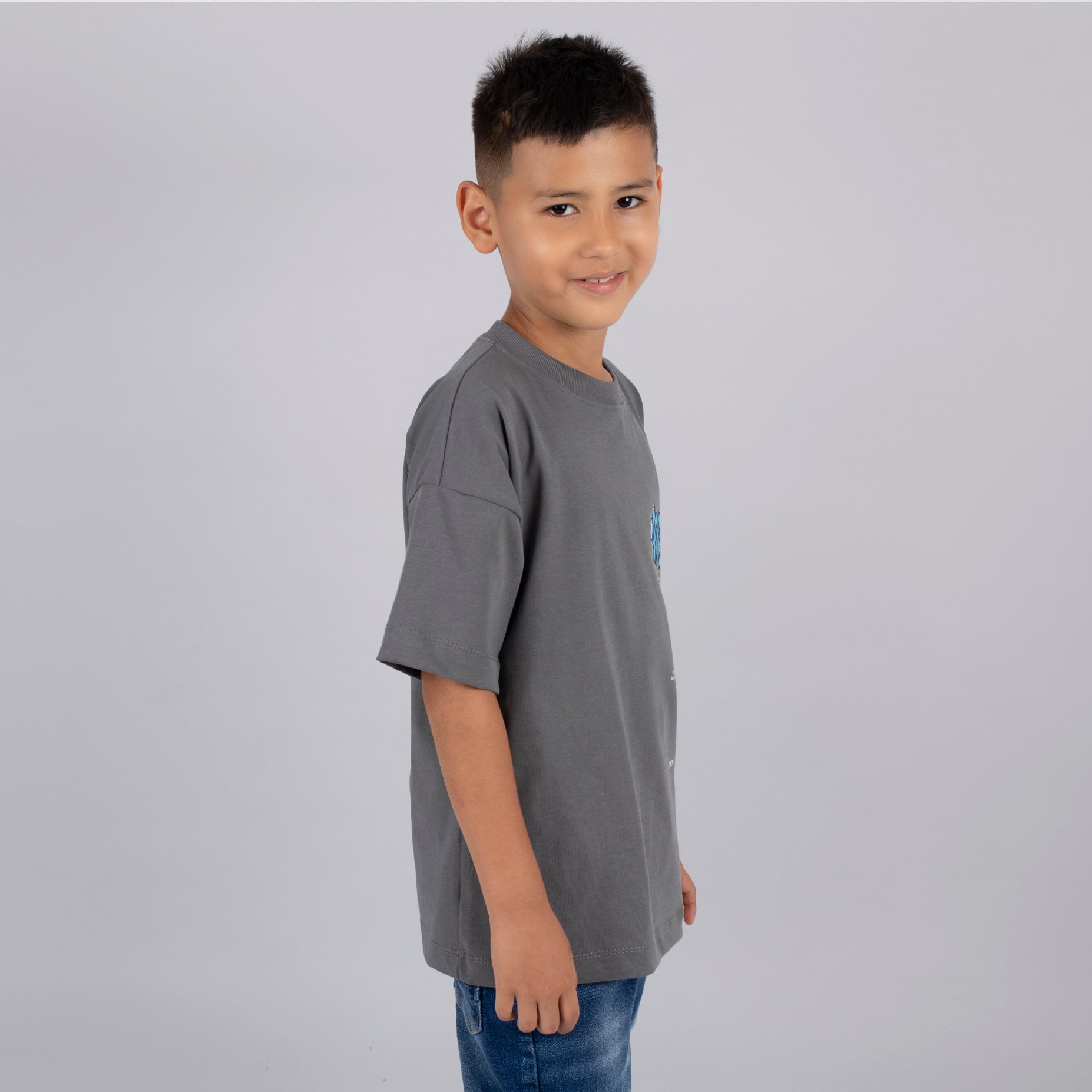 Oversize niño graffiti