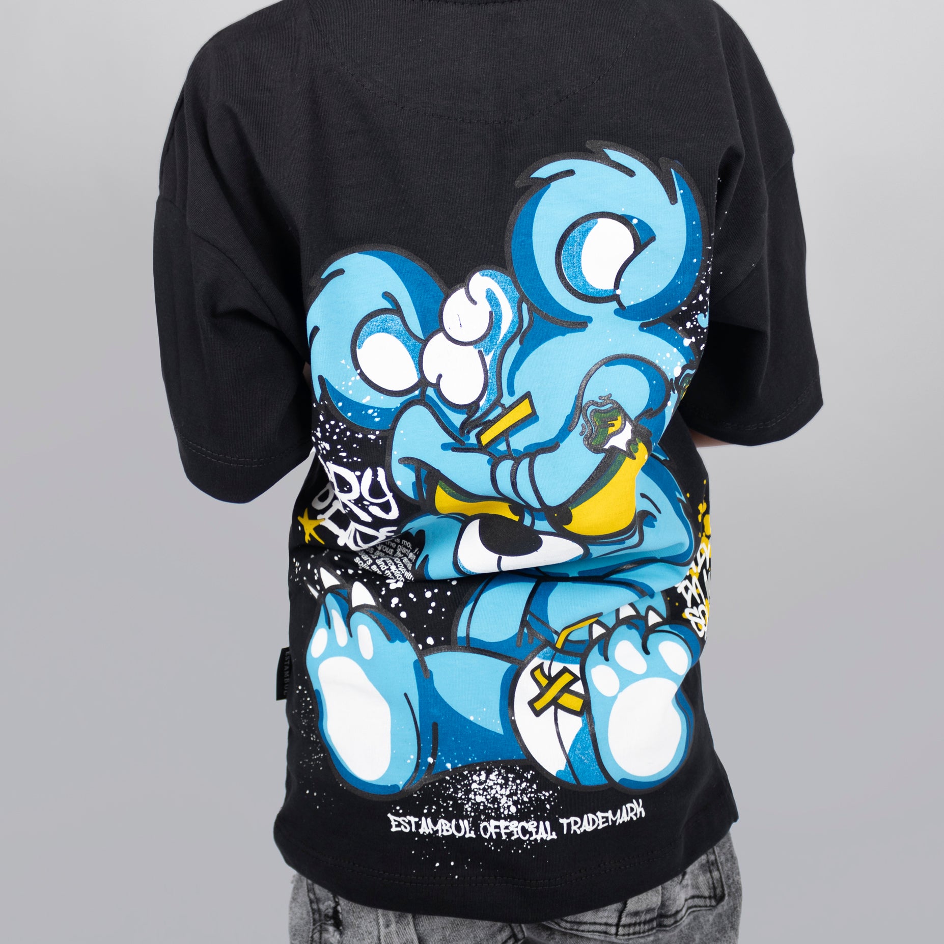 Oversize niño angry