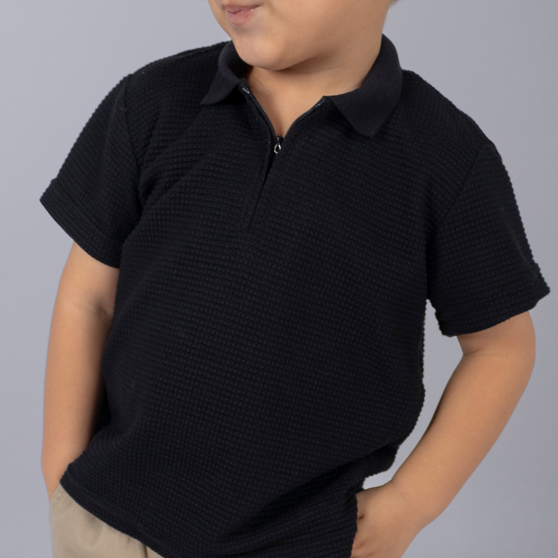 Polo baby cierre textura negro