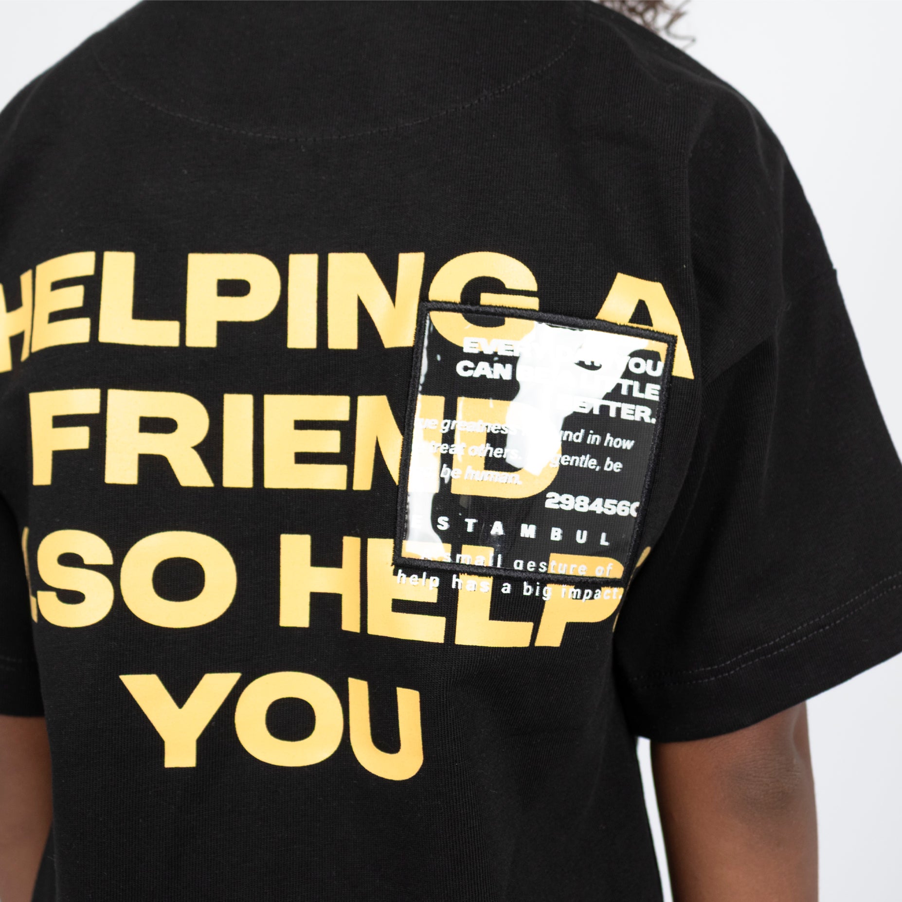 Oversize niño Helping