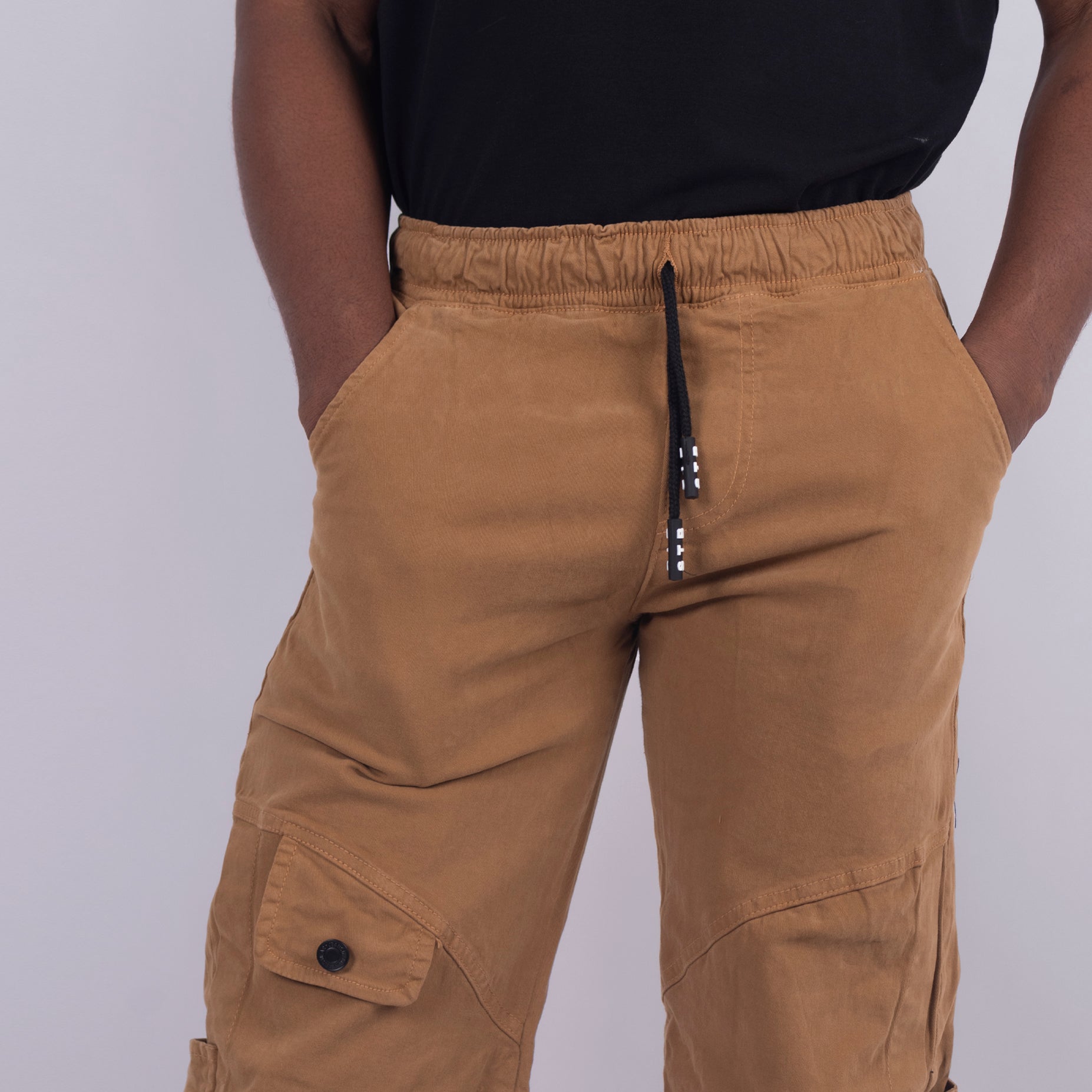 Jogger hombre camel oscuro