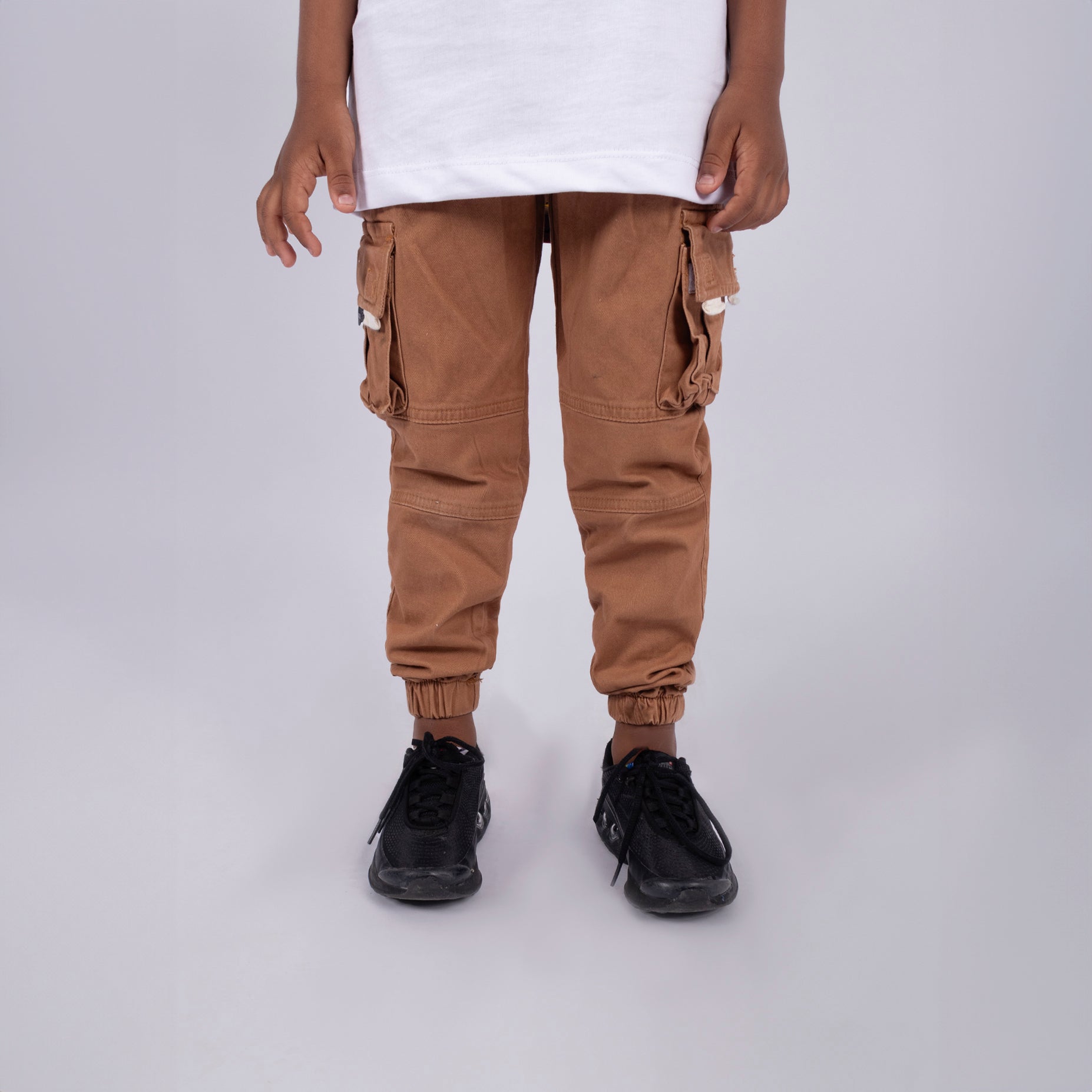 Jogger niño en Dril Terracota