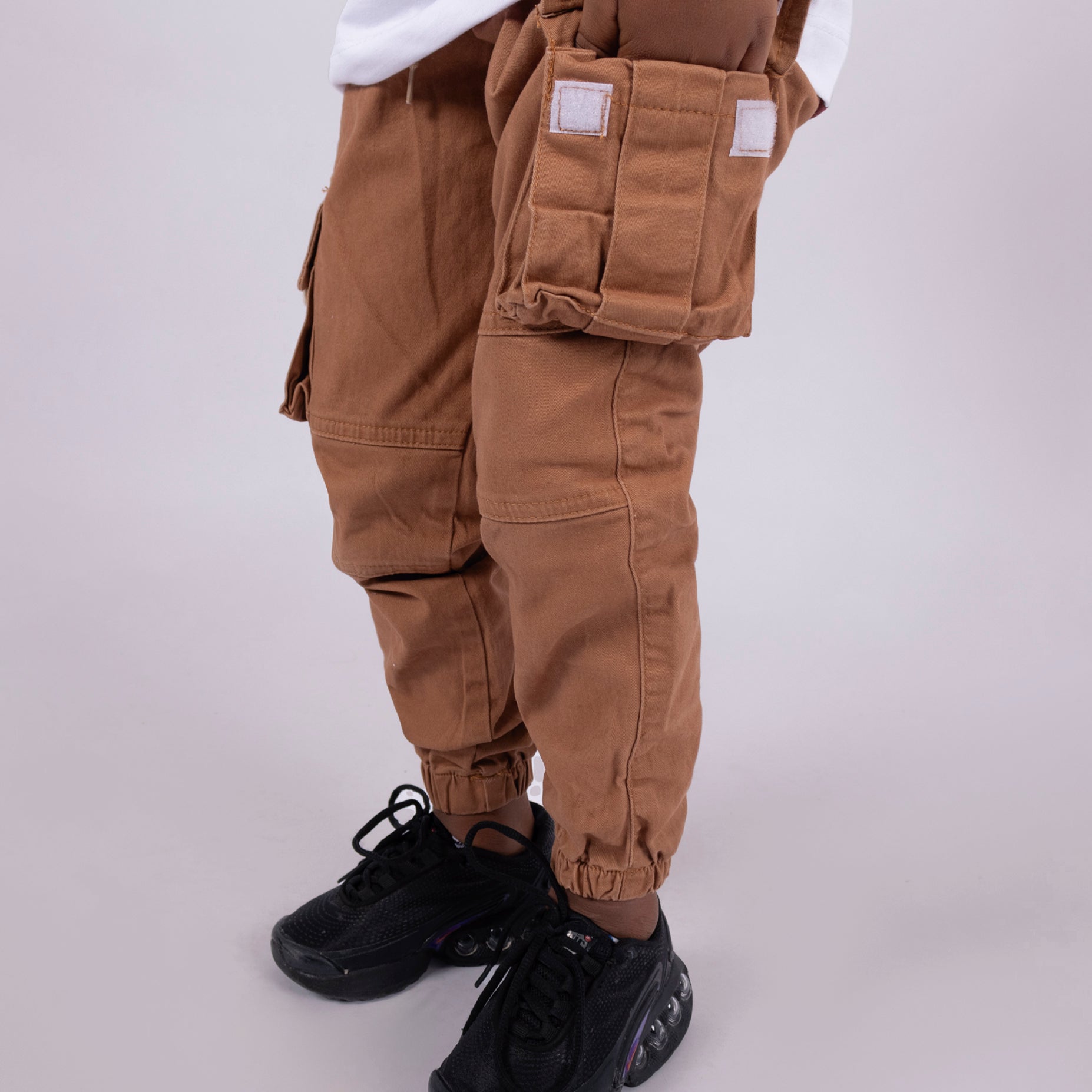 Jogger niño en Dril Terracota