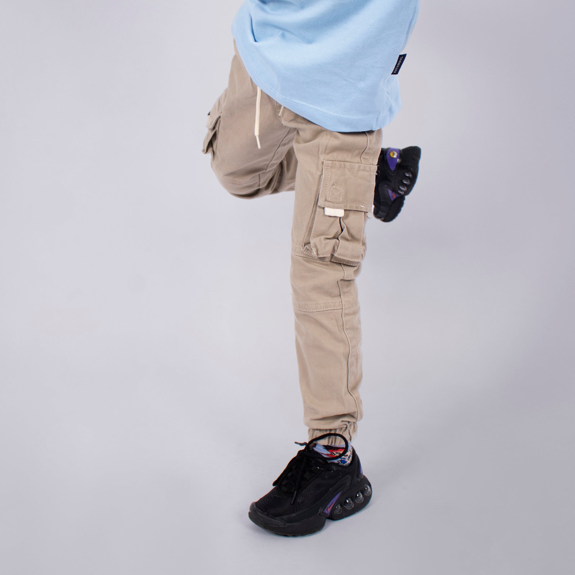 Jogger niño en Dril camel