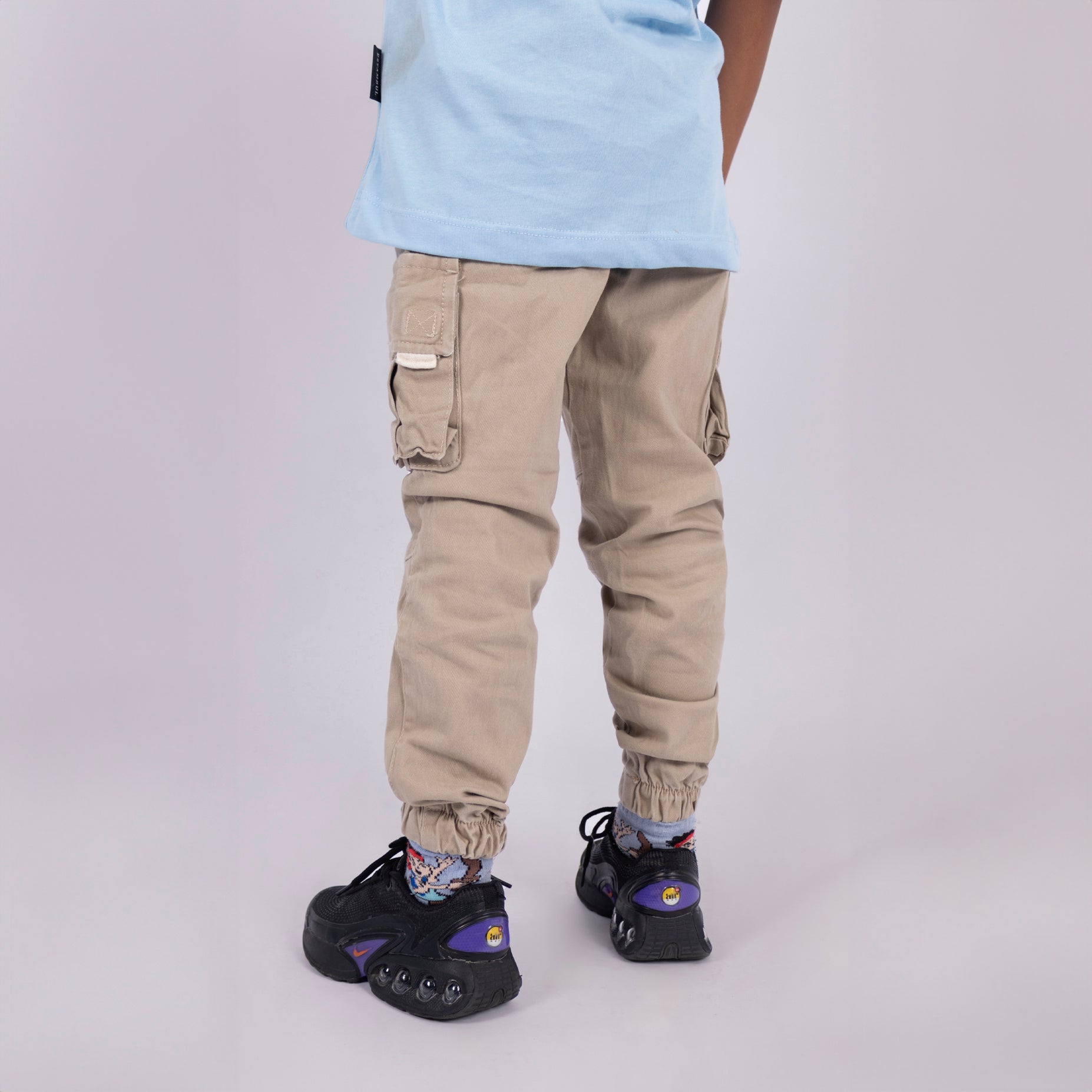 Jogger niño en Dril camel