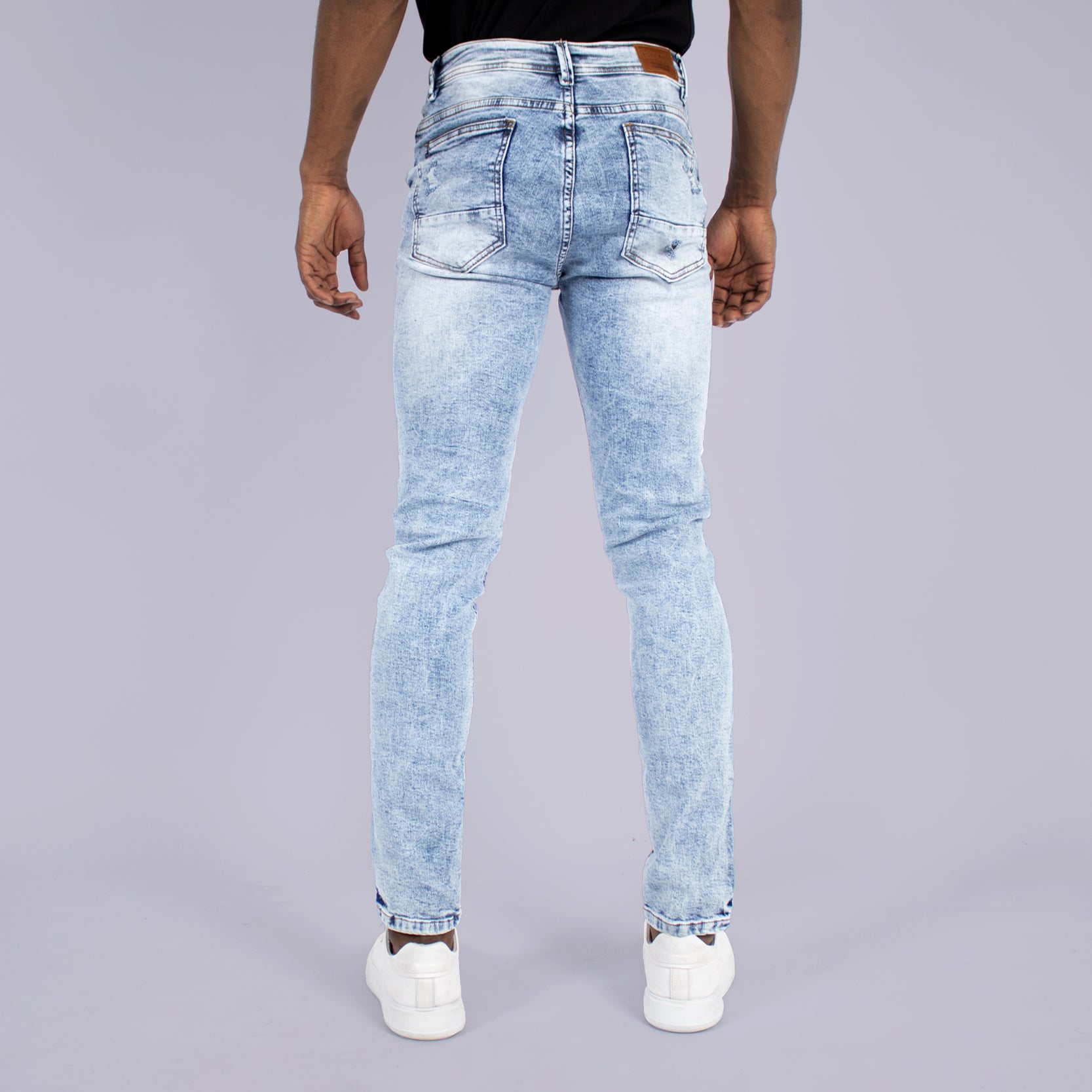 Jean hombre azul claro con parches