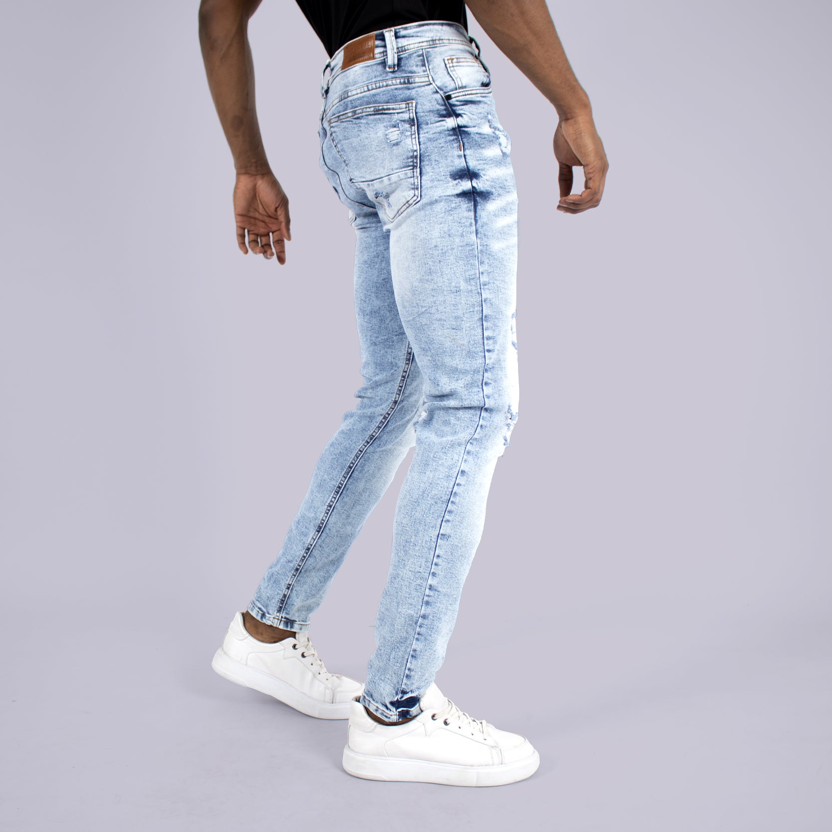 Jean hombre azul claro con parches