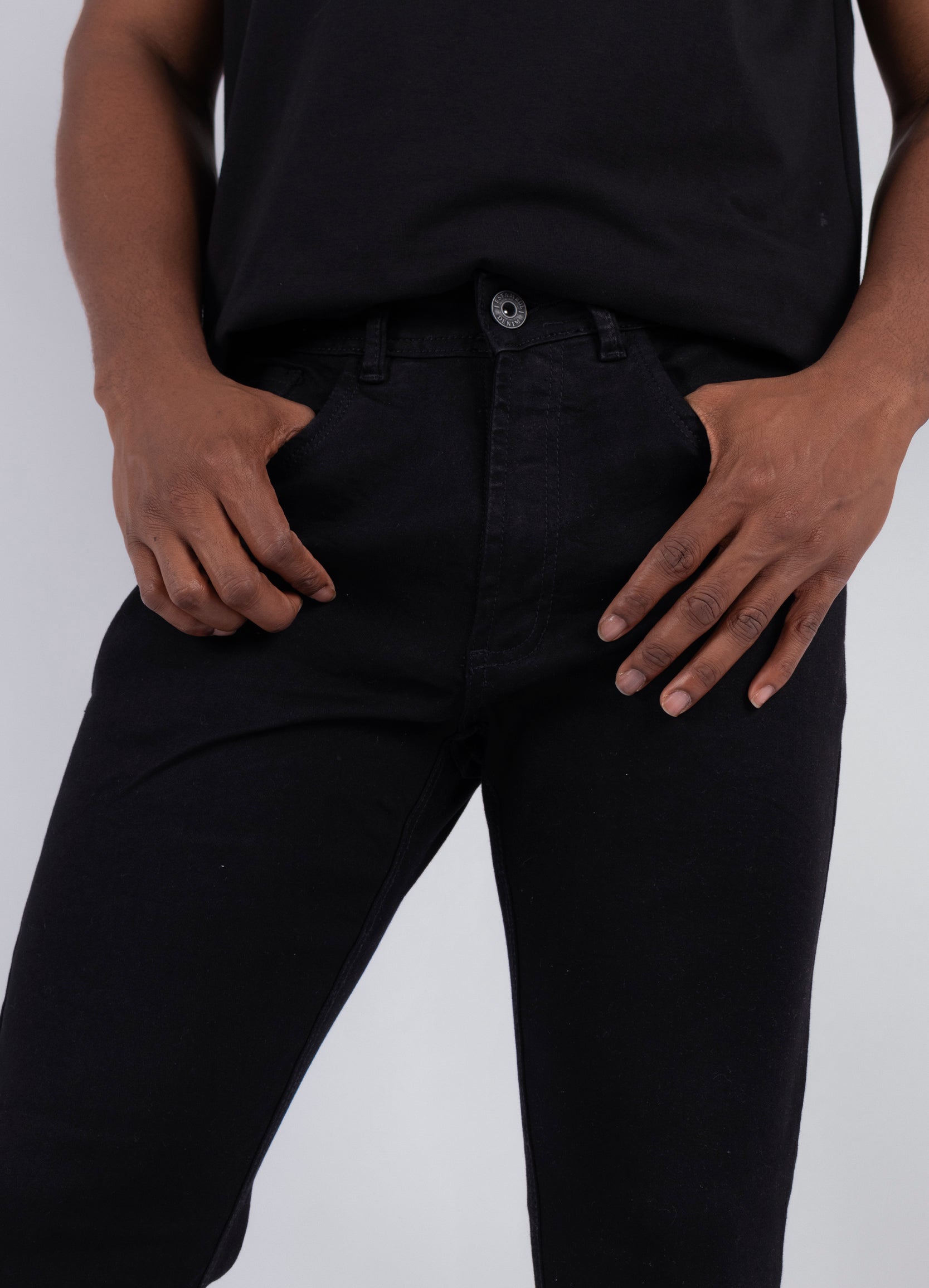 Jean hombre skinny negro clásico