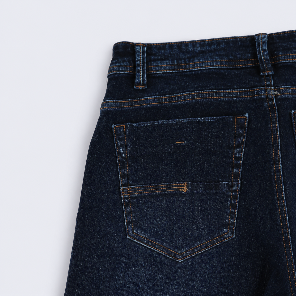 Jean hombre regular oscuro clasico