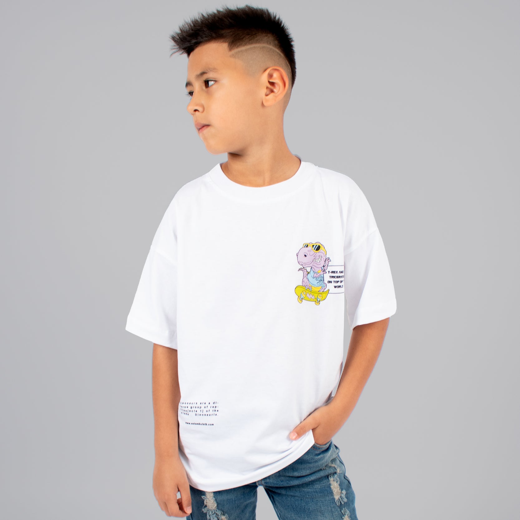 Oversize niño dinosaurio