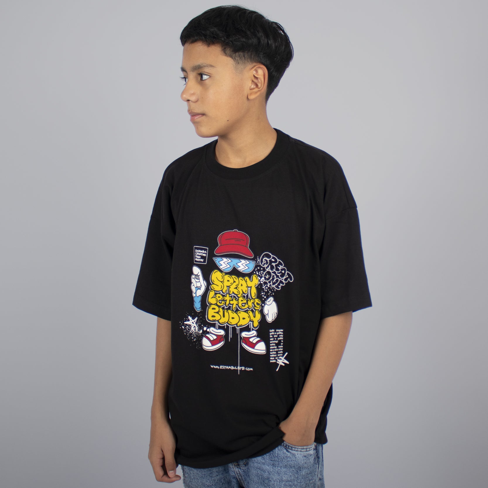 Oversize niño spray letters