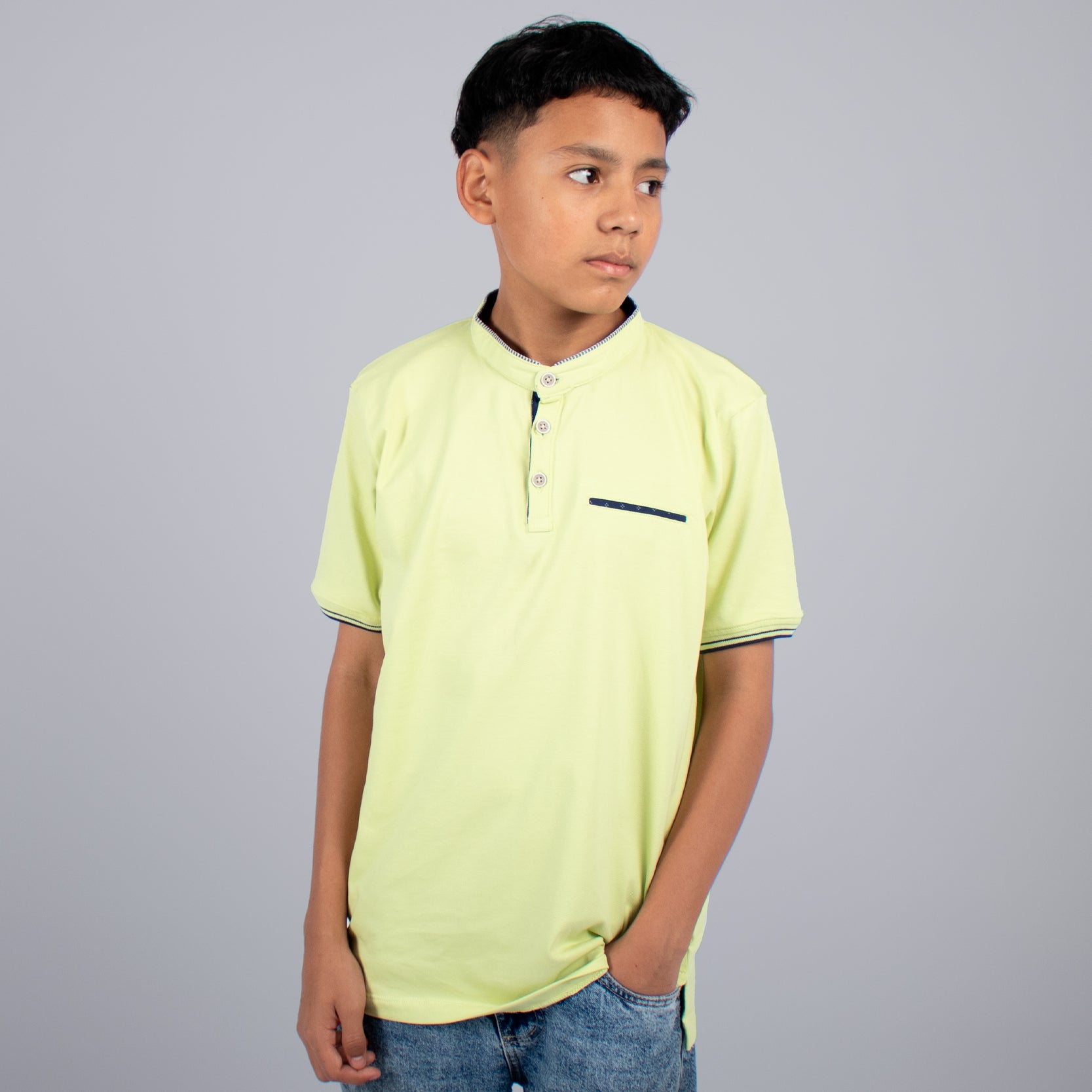 Polo niño cuello neru pistacho