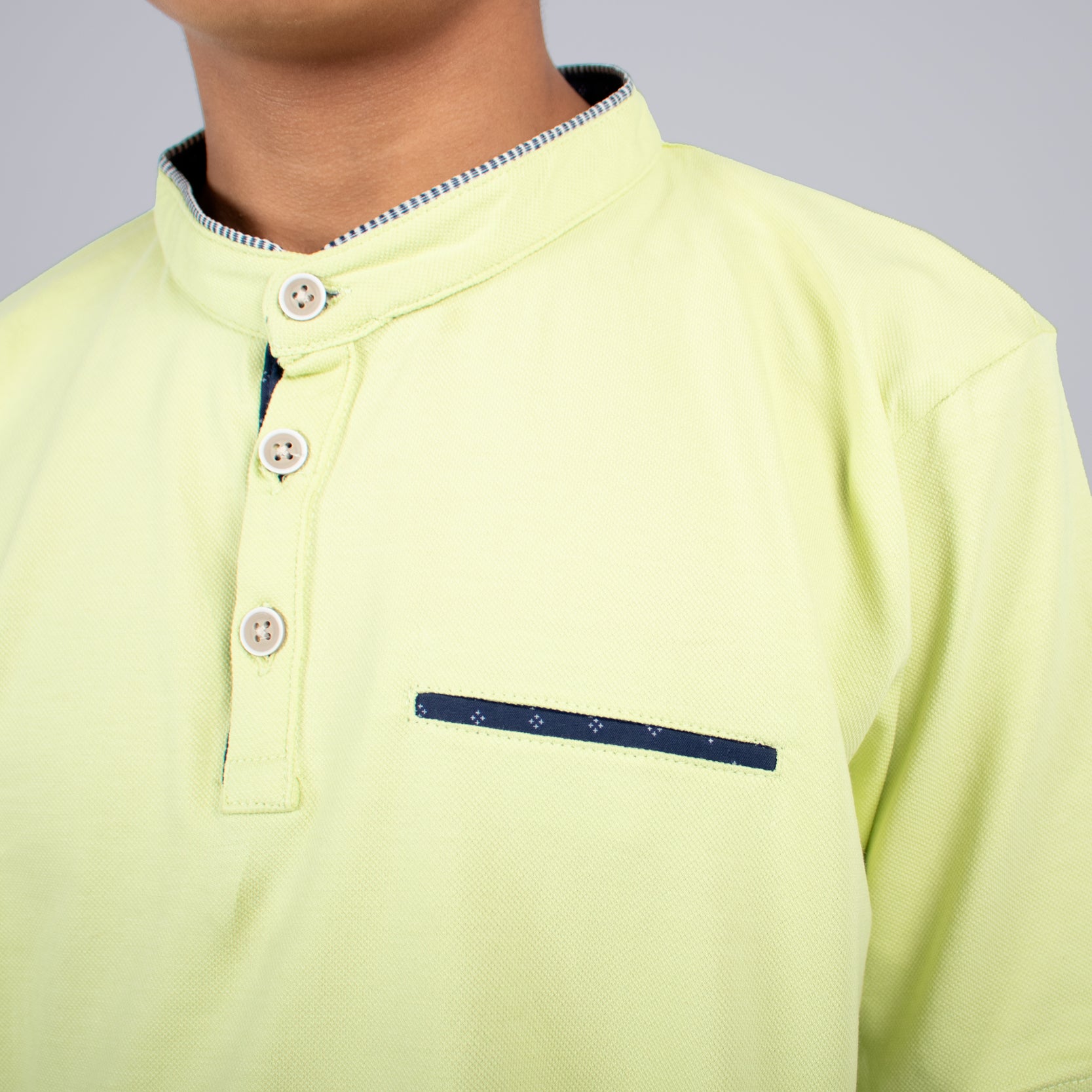 Polo niño cuello neru pistacho