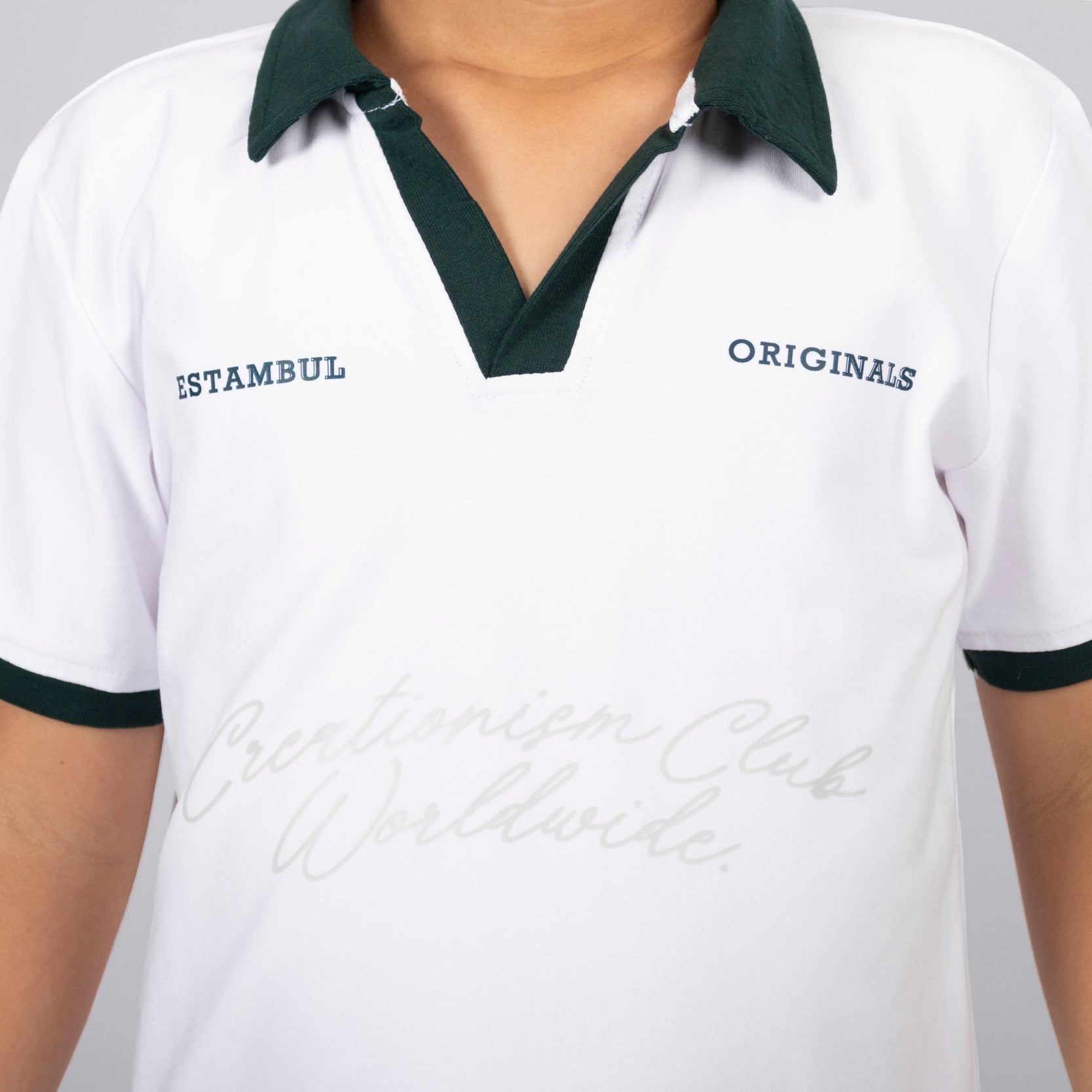 Polo  niño cuello verde