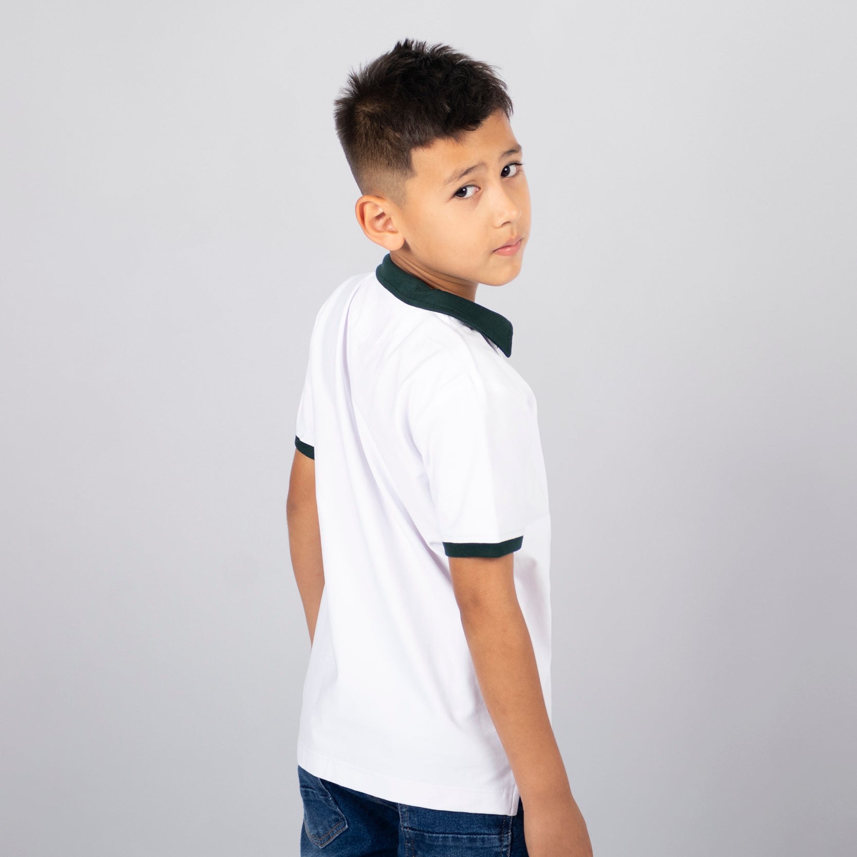 Polo  niño cuello verde