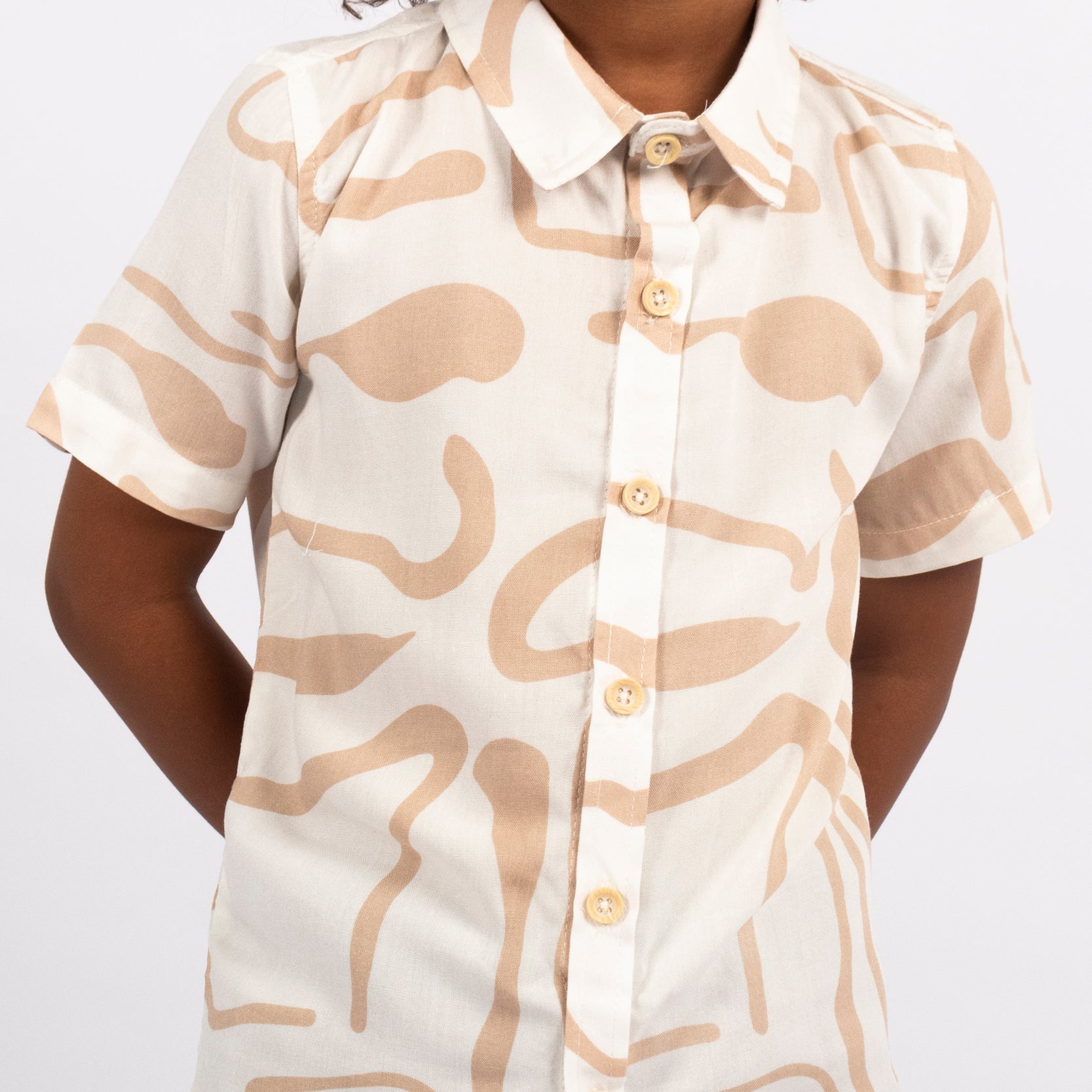 Camisa niño decorada beige