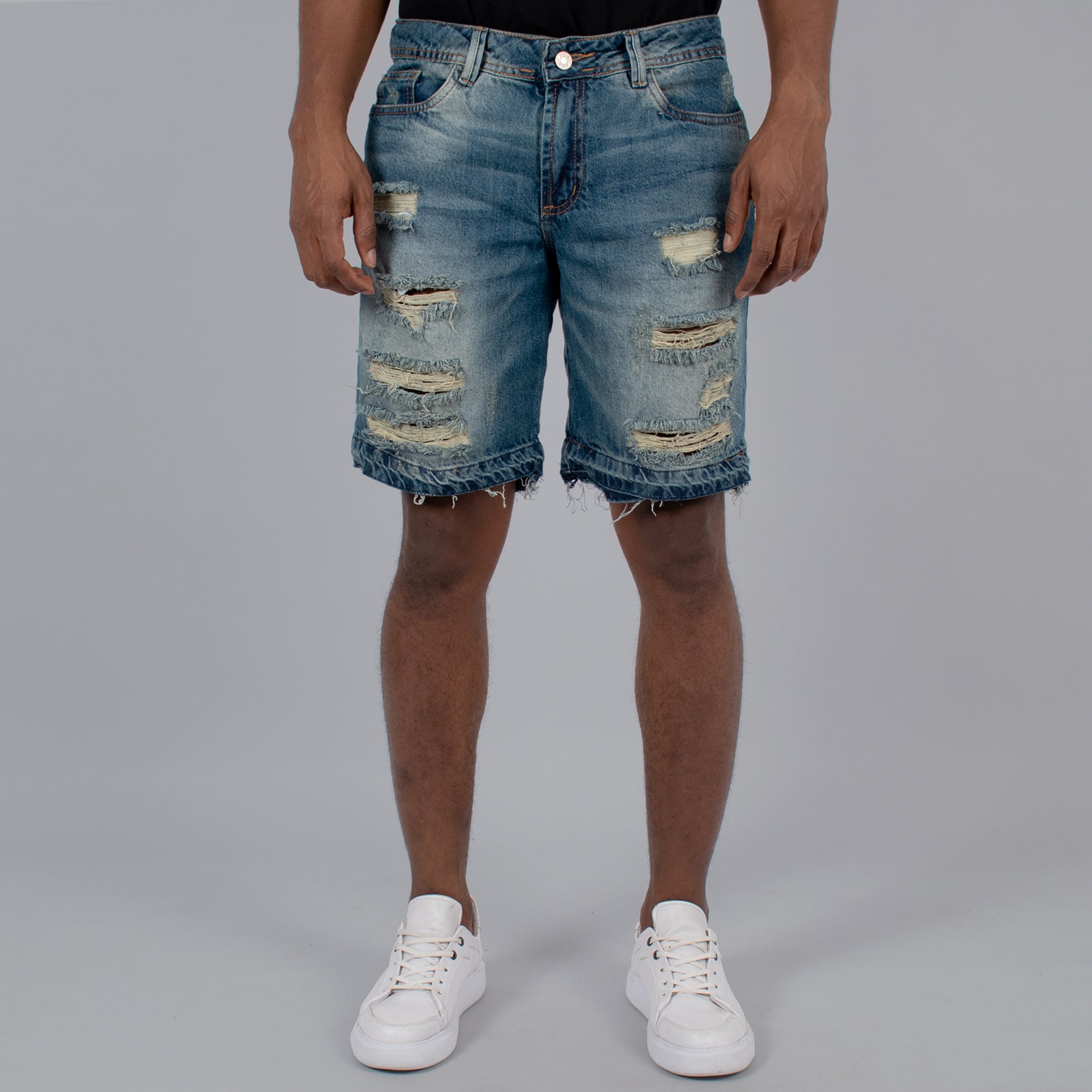 Bermuda hombre medio rotos