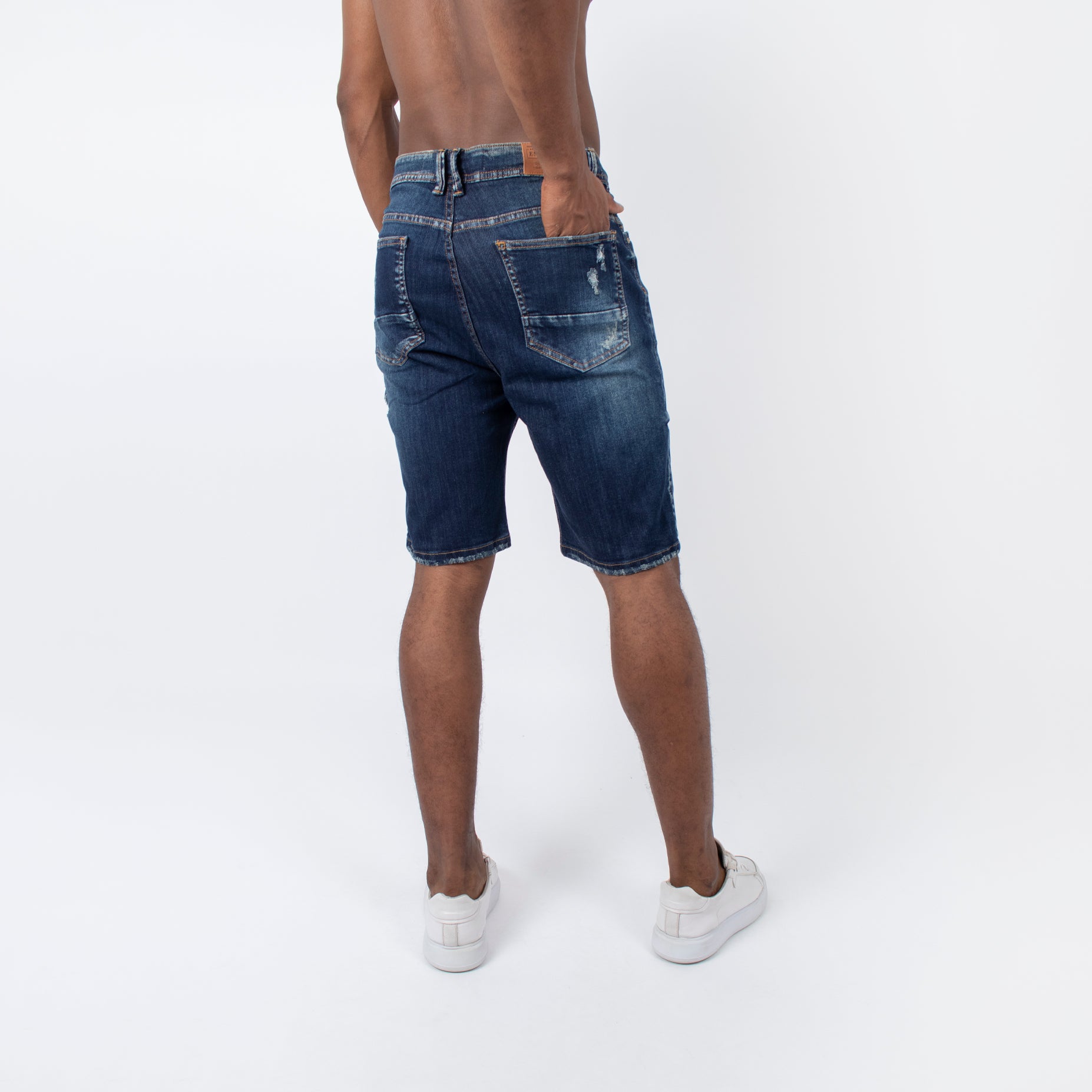 Bermuda hombre desgaste y rotos