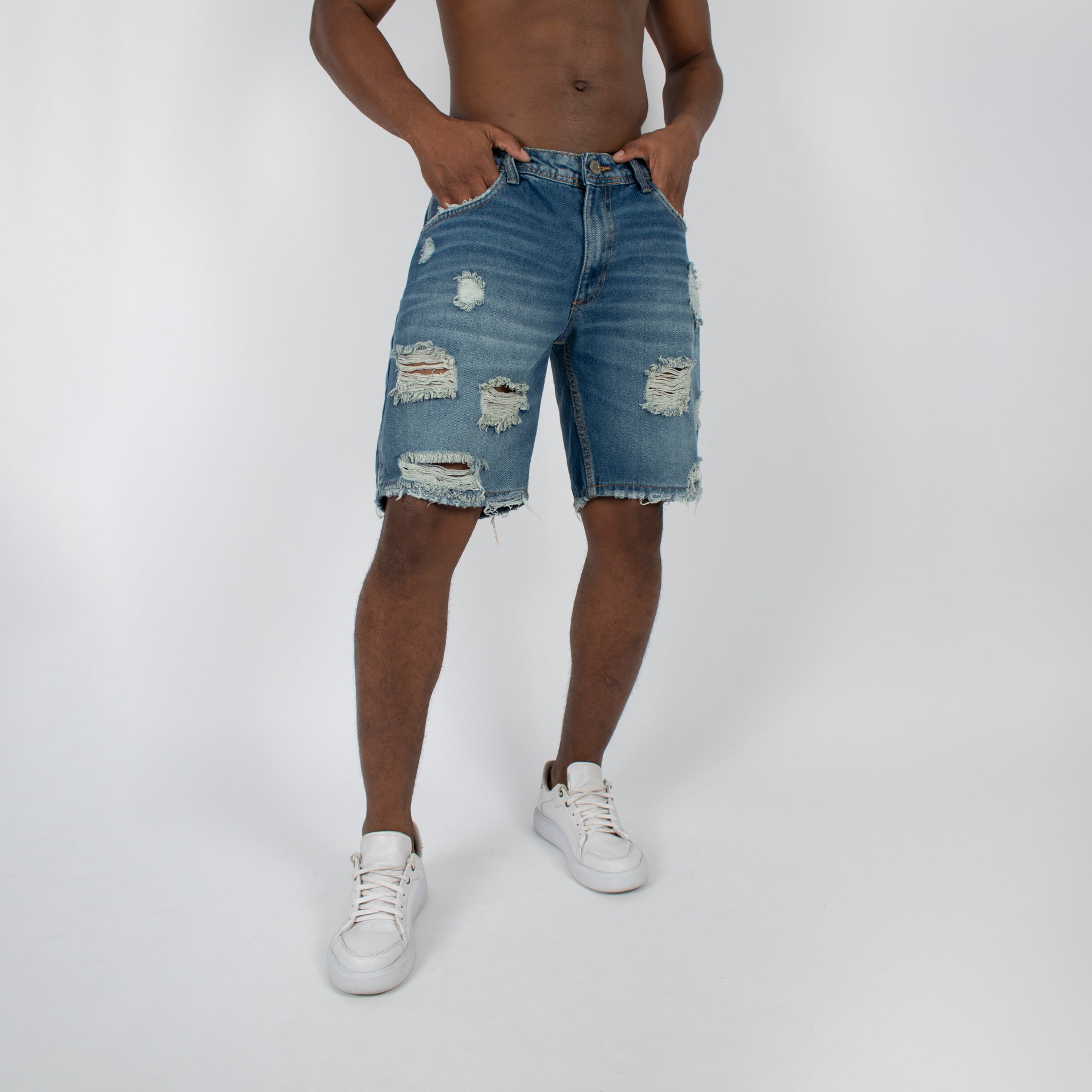 Bermuda hombre azul con rotos