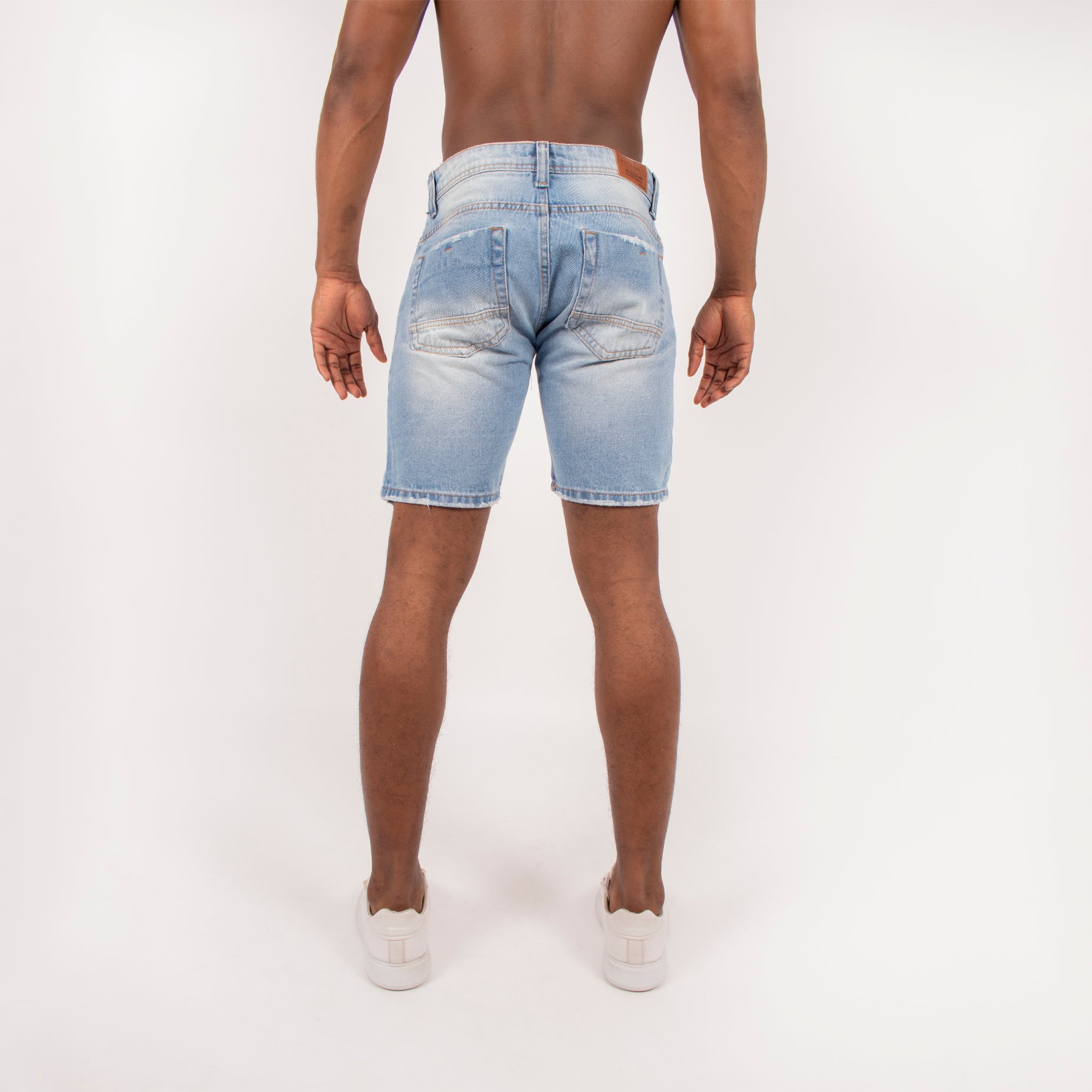 Bermuda hombre con desgaste y rotos