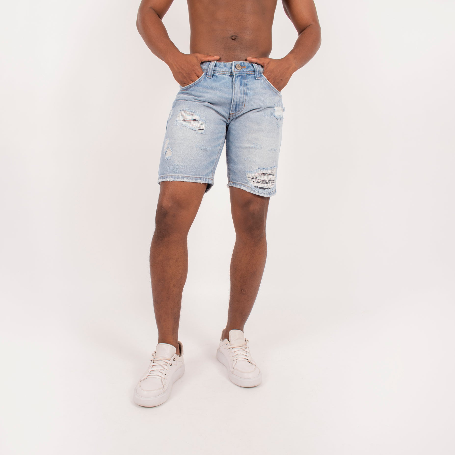 Bermuda hombre con desgaste y rotos