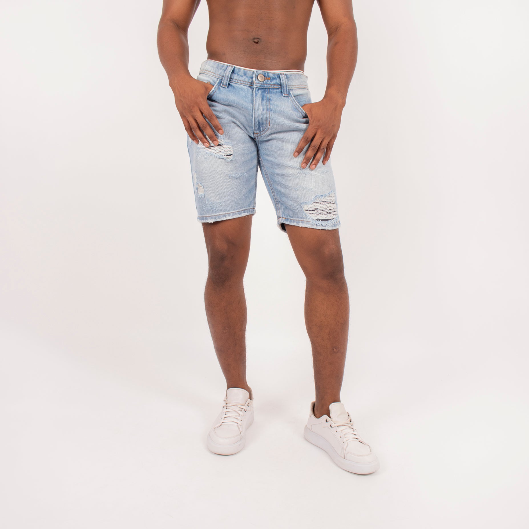 Bermuda hombre con desgaste y rotos